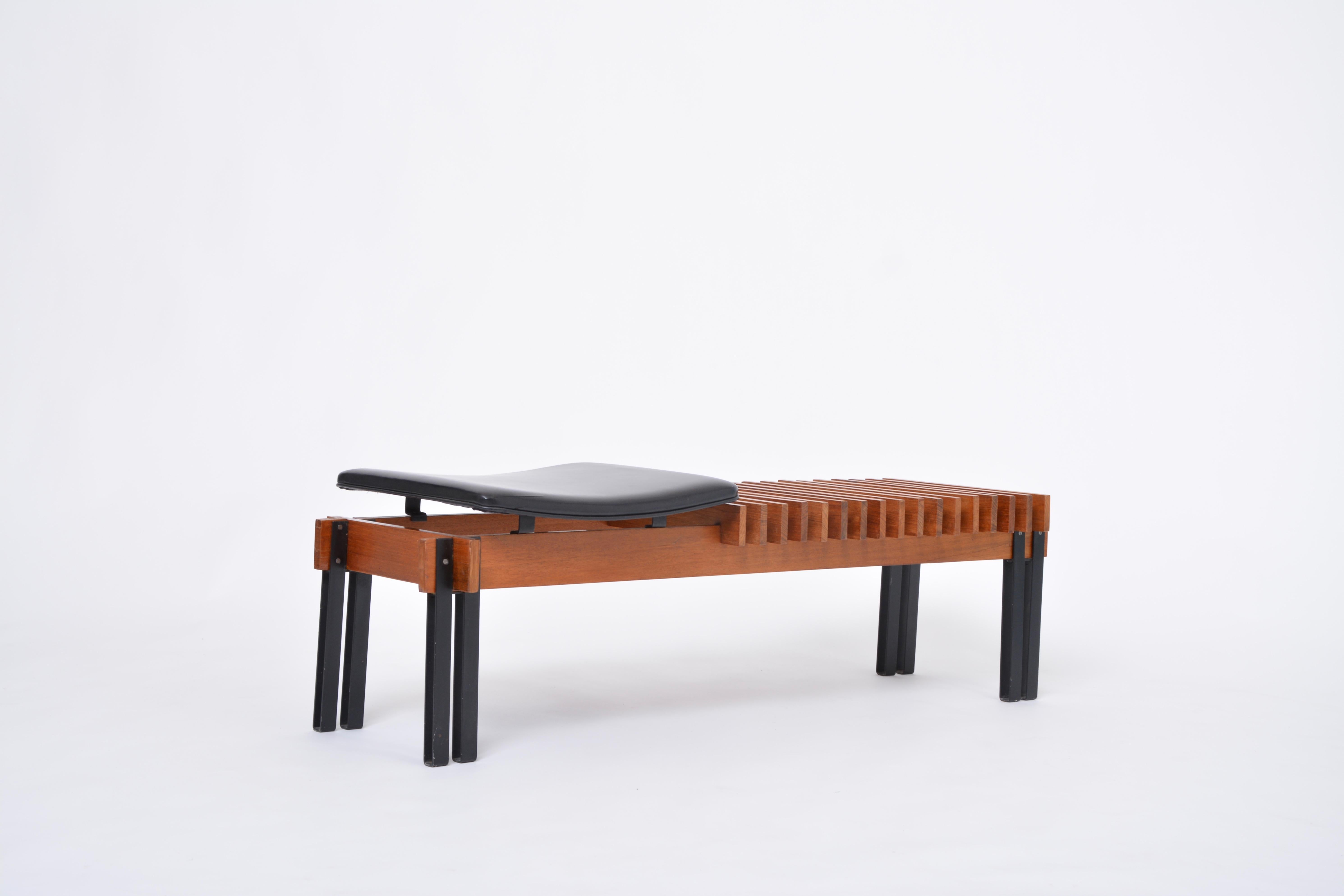 Italian Mid-Century Modern slatted Teak bench by Inge and Luciano Rubino for Apec For Sale
