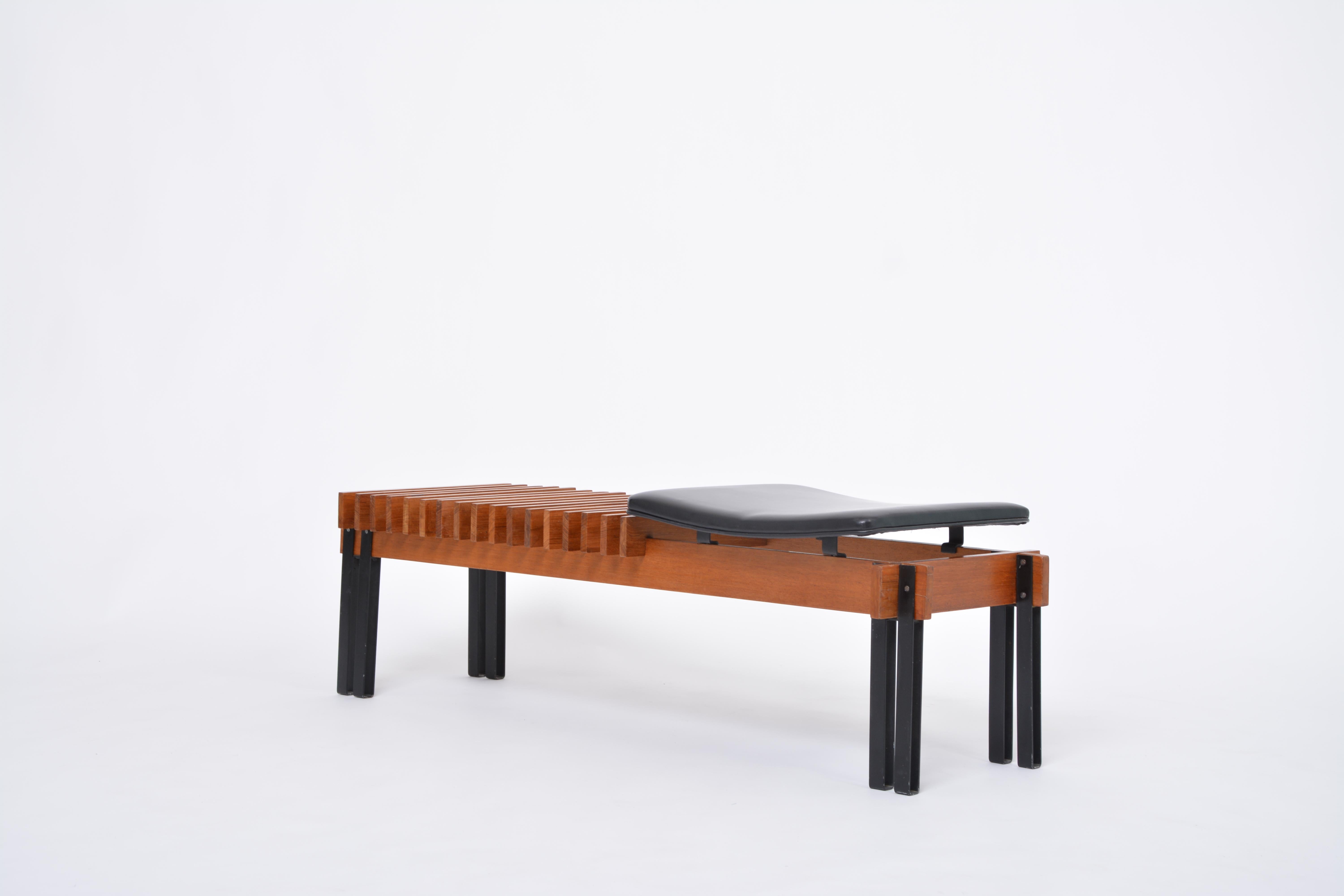 20th Century Mid-Century Modern slatted Teak bench by Inge and Luciano Rubino for Apec For Sale