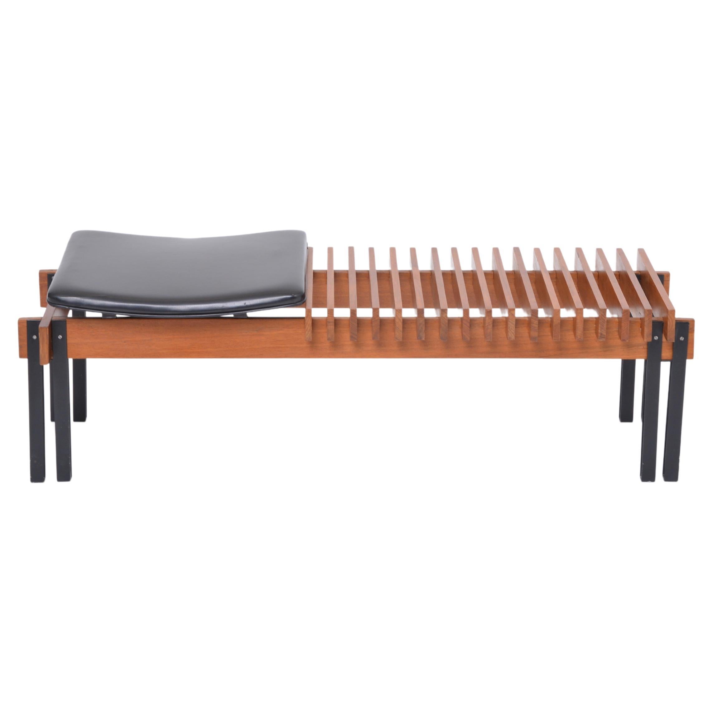 Mid-Century Modern slatted Teak bench by Inge and Luciano Rubino for Apec For Sale