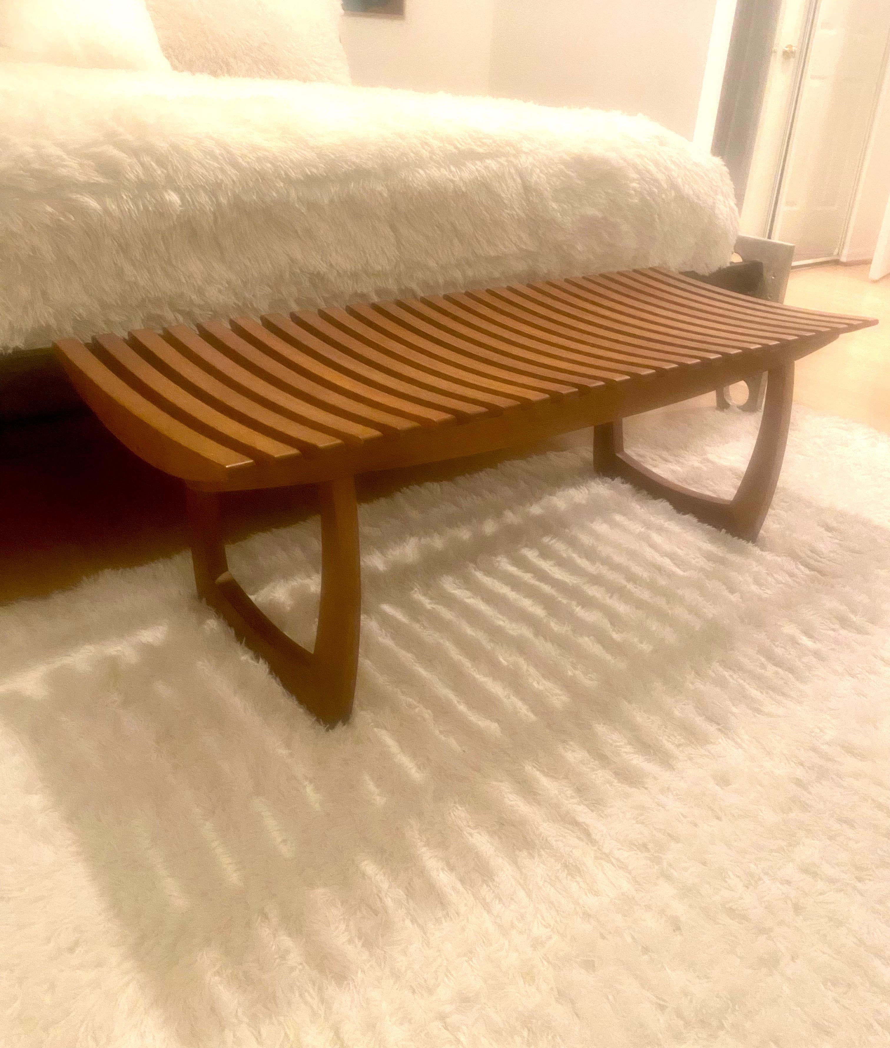 Mid-Century Modern Slatted Wood Bench In Good Condition For Sale In Miami, FL