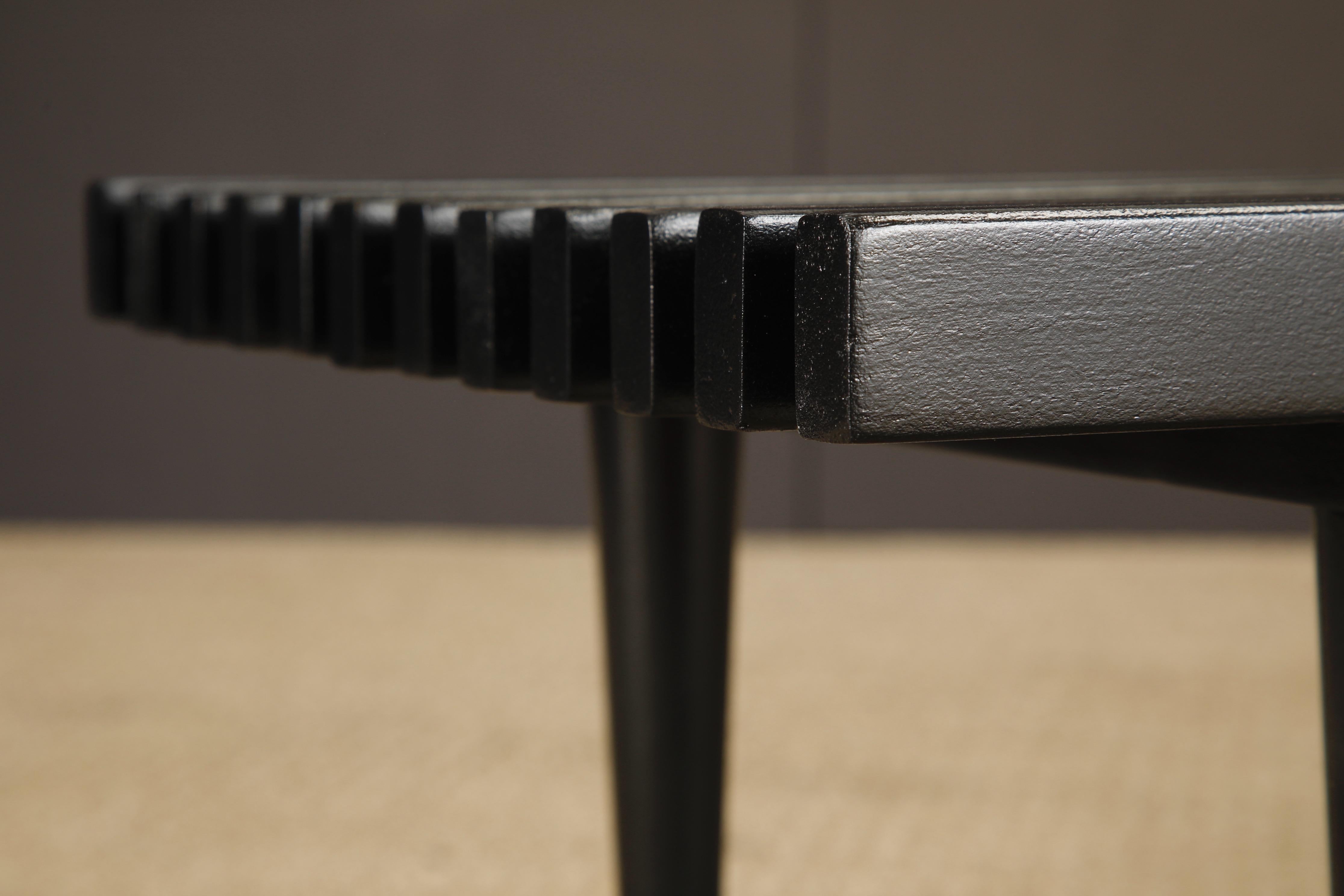 Banco o mesa de listones de madera modernos de mediados de siglo con sable de latón, acabado, años 60 en venta 4