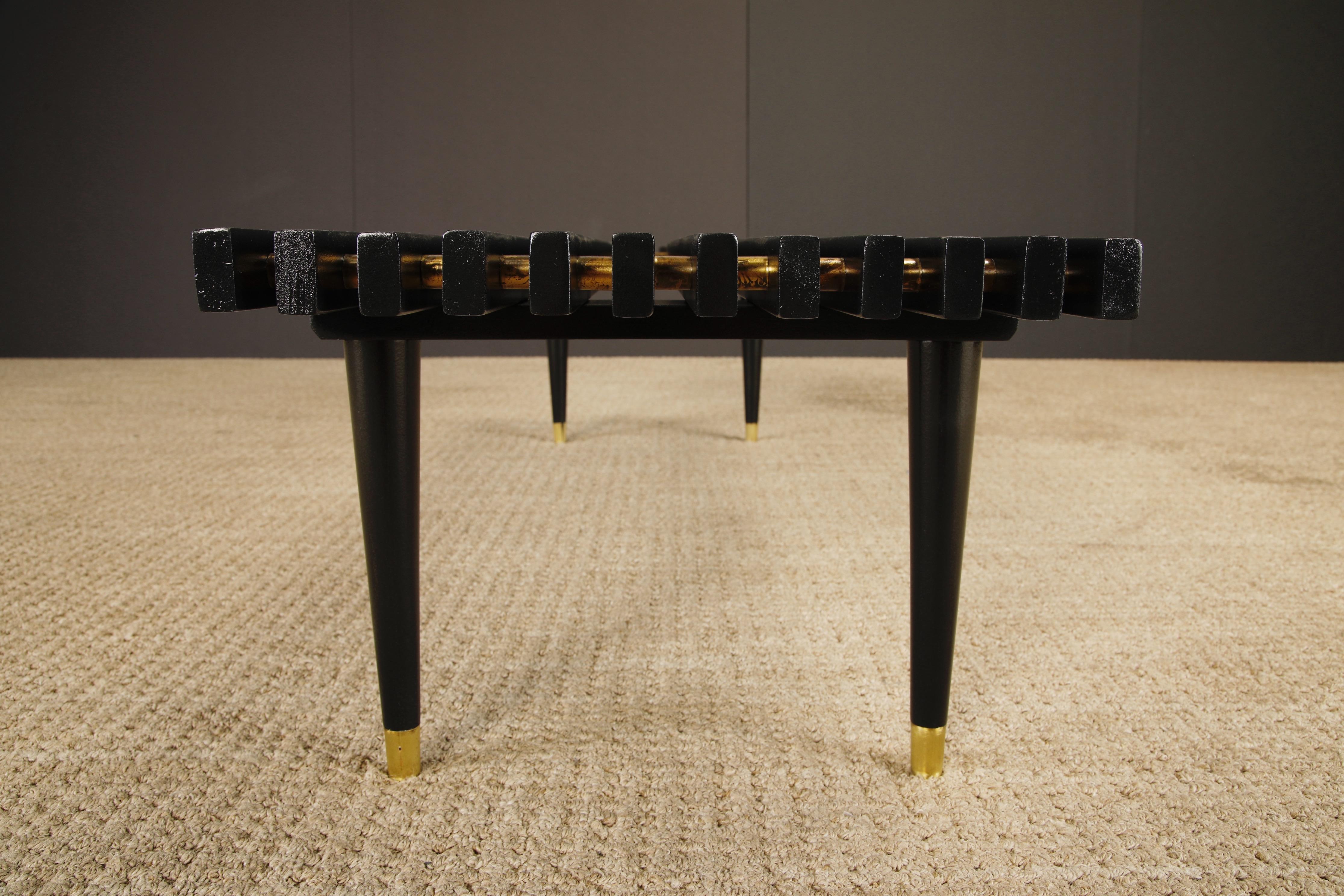 Banco o mesa de listones de madera modernos de mediados de siglo con sable de latón, acabado, años 60 en venta 8