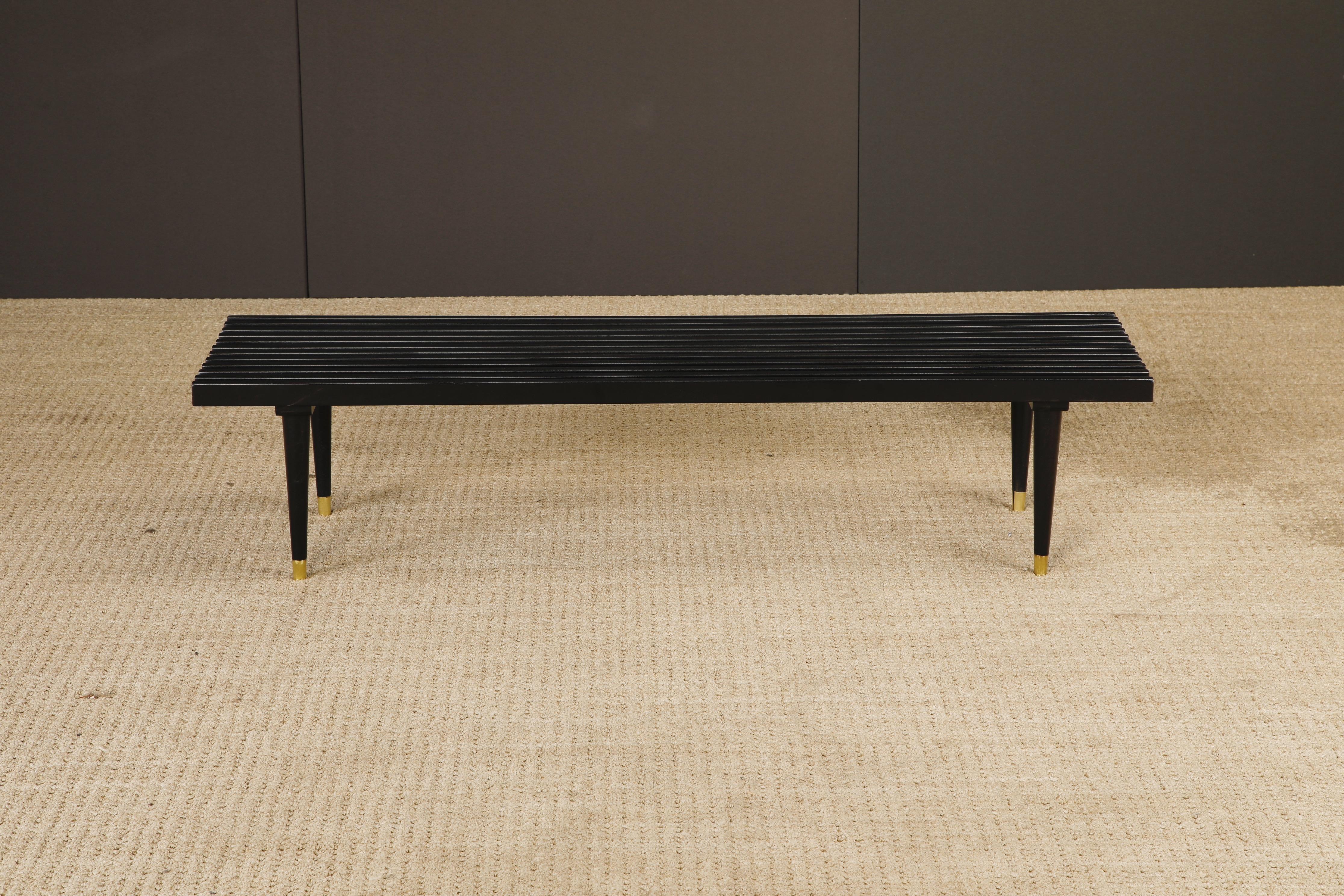 Banco o mesa de listones de madera modernos de mediados de siglo con sable de latón, acabado, años 60 Moderno de mediados de siglo en venta