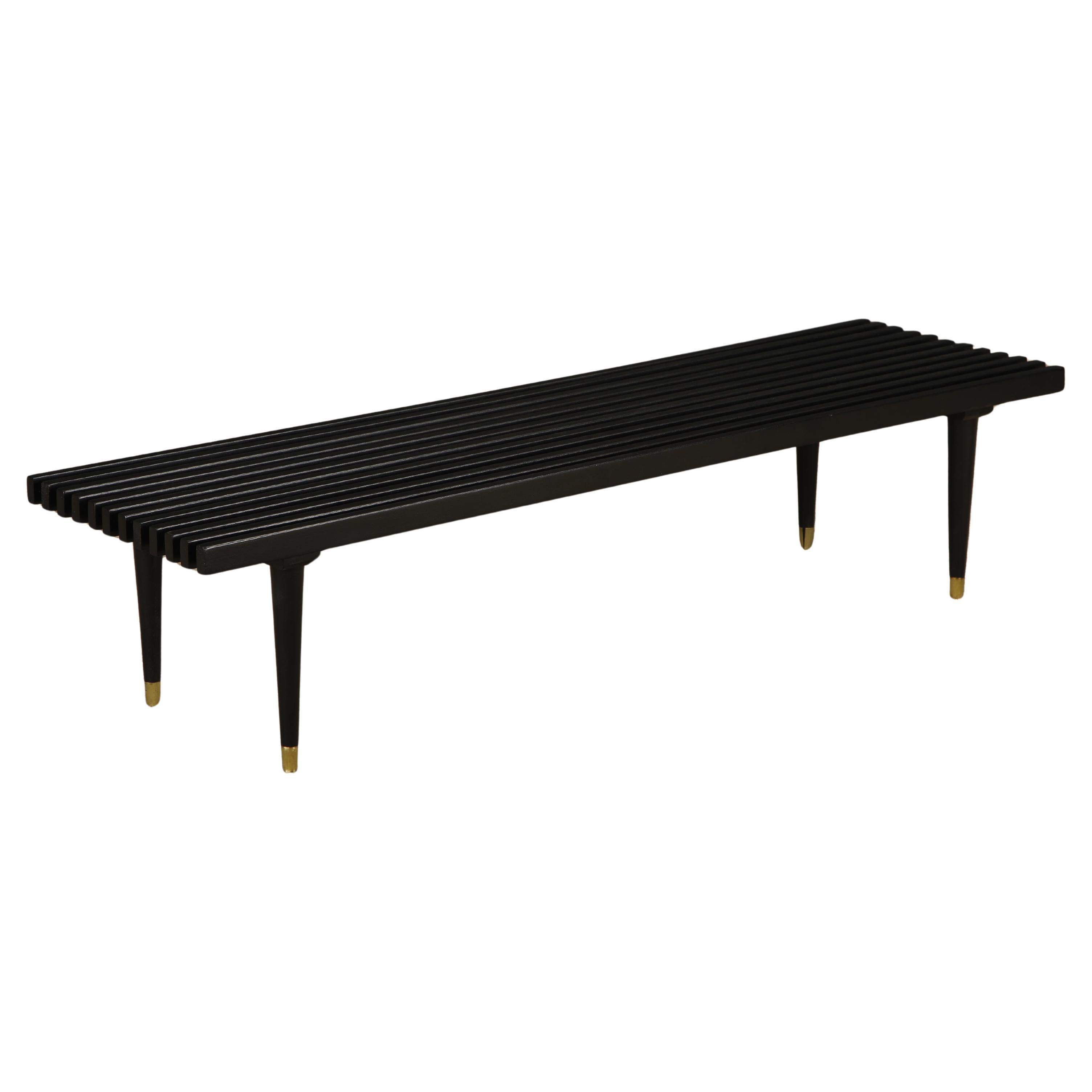 Banc ou table en bois à lattes du milieu du siècle avec sabots en laiton, reverni, années 1960