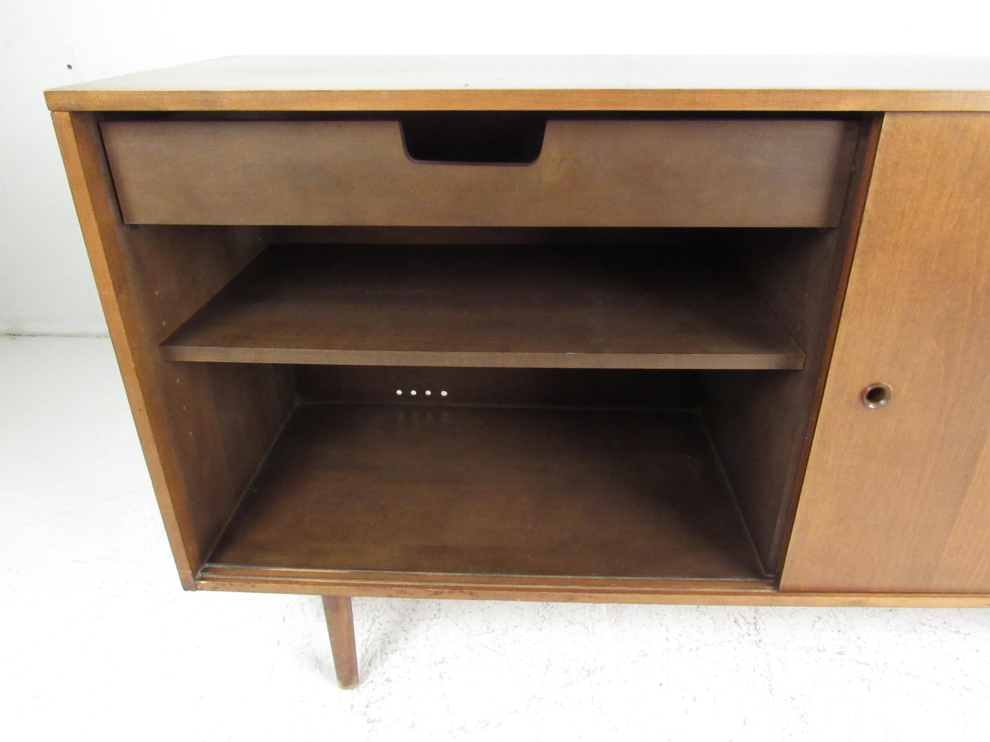 Mid-Century Modern Sliding Door Cabinet by Paul McCobb In Good Condition In Brooklyn, NY