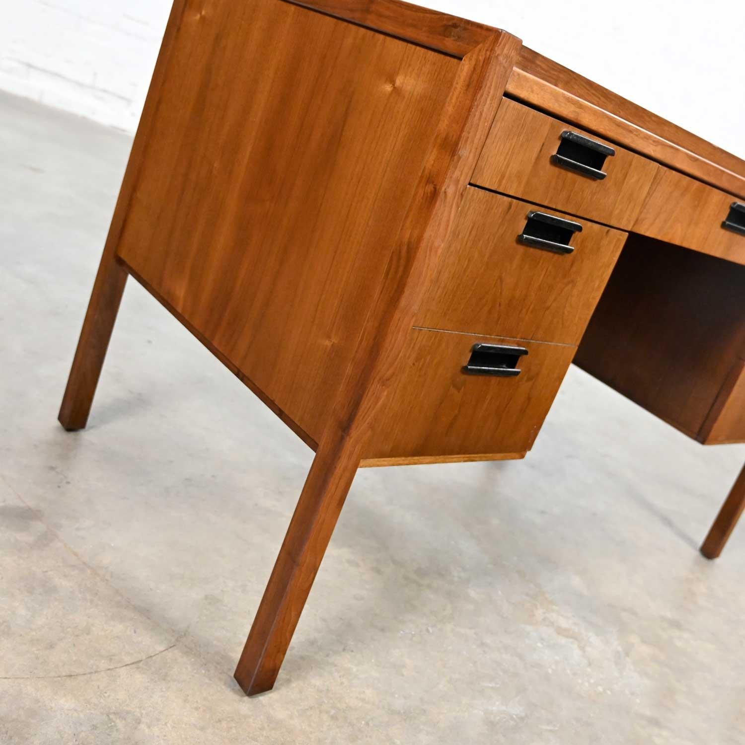 Mid-Century Modern Sligh Lowry Petite Walnut Veneer 6 Drawer Desk Cane Front 6