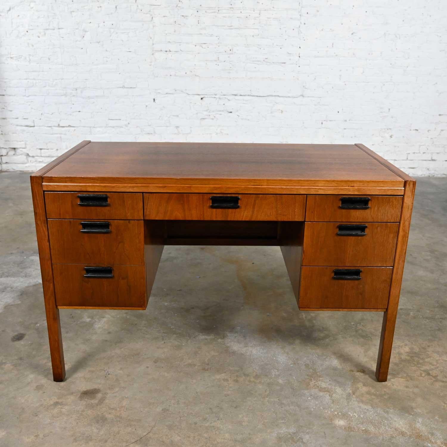 Gorgeous Mid-Century Modern Sligh-Lowry petite walnut veneer 6 drawer desk with cane front and black painted walnut handles. Beautiful condition, keeping in mind that this is vintage and not new so will have signs of use and wear. There is a faded