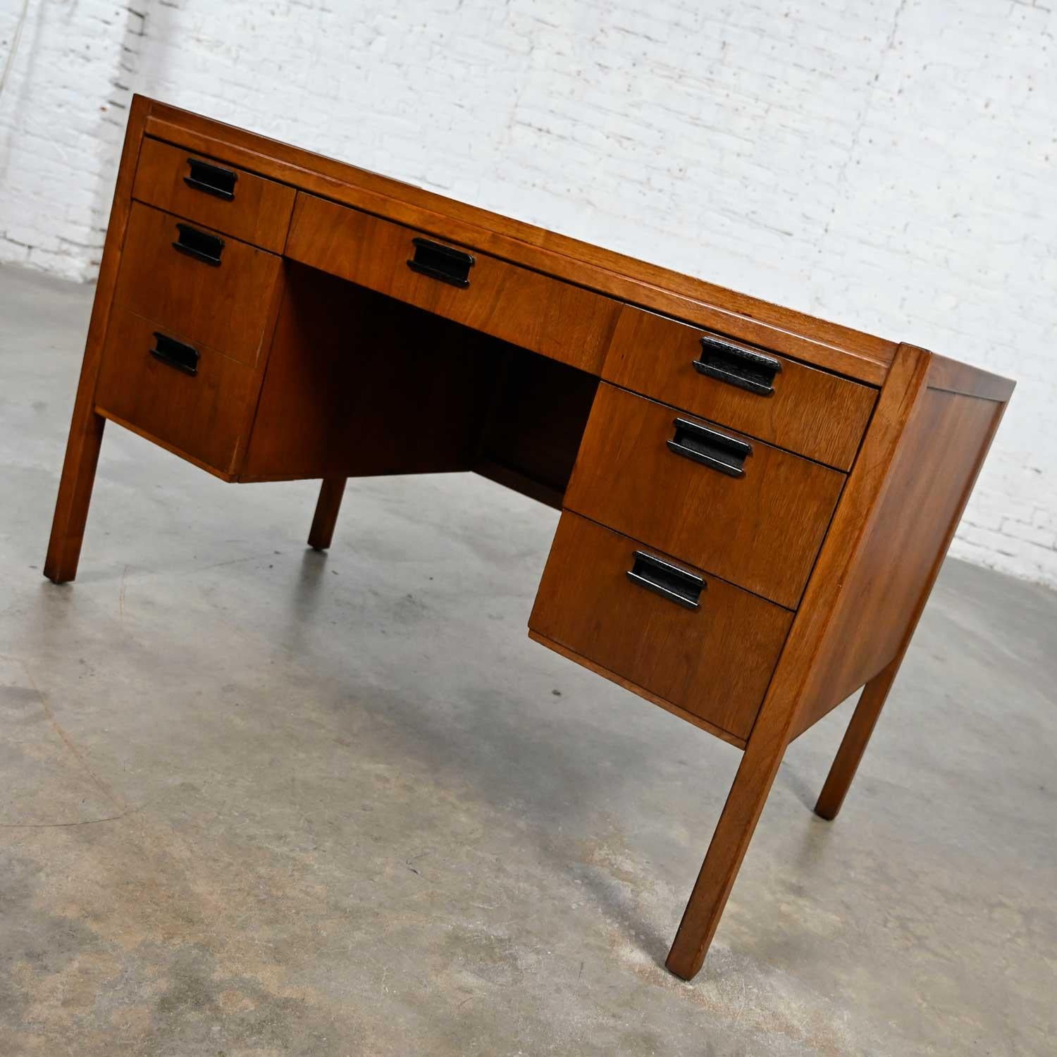 American Mid-Century Modern Sligh Lowry Petite Walnut Veneer 6 Drawer Desk Cane Front