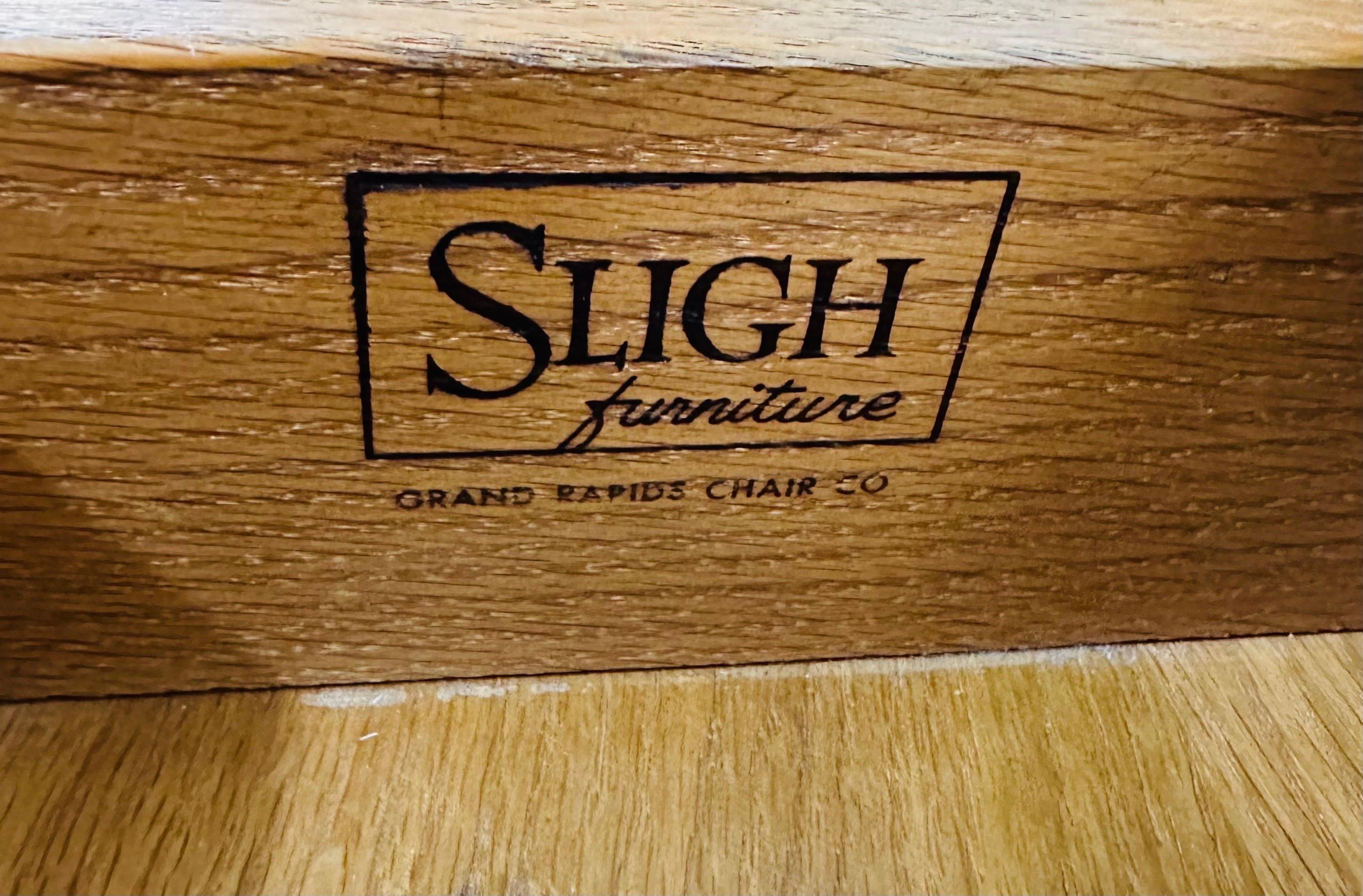 Mid-Century Modern Sligh Walnut Bachelor Chest For Sale 3
