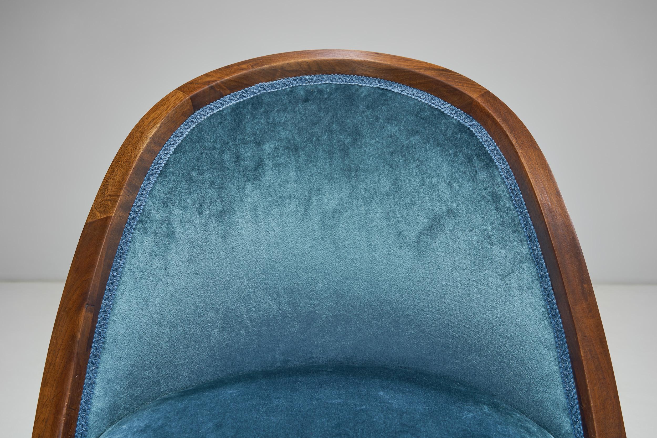 Mid-Century Modern Slipper Chair, Europe 20th Century For Sale 4