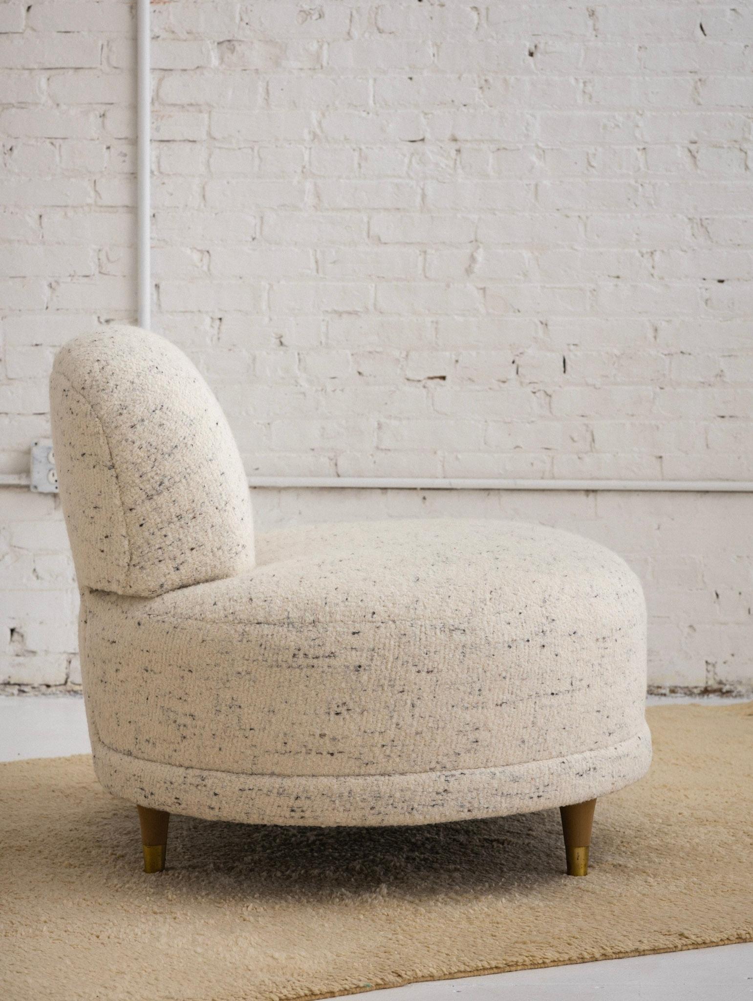Mid-Century Modern Slipper Chair in Textured Wool In Excellent Condition In Brooklyn, NY