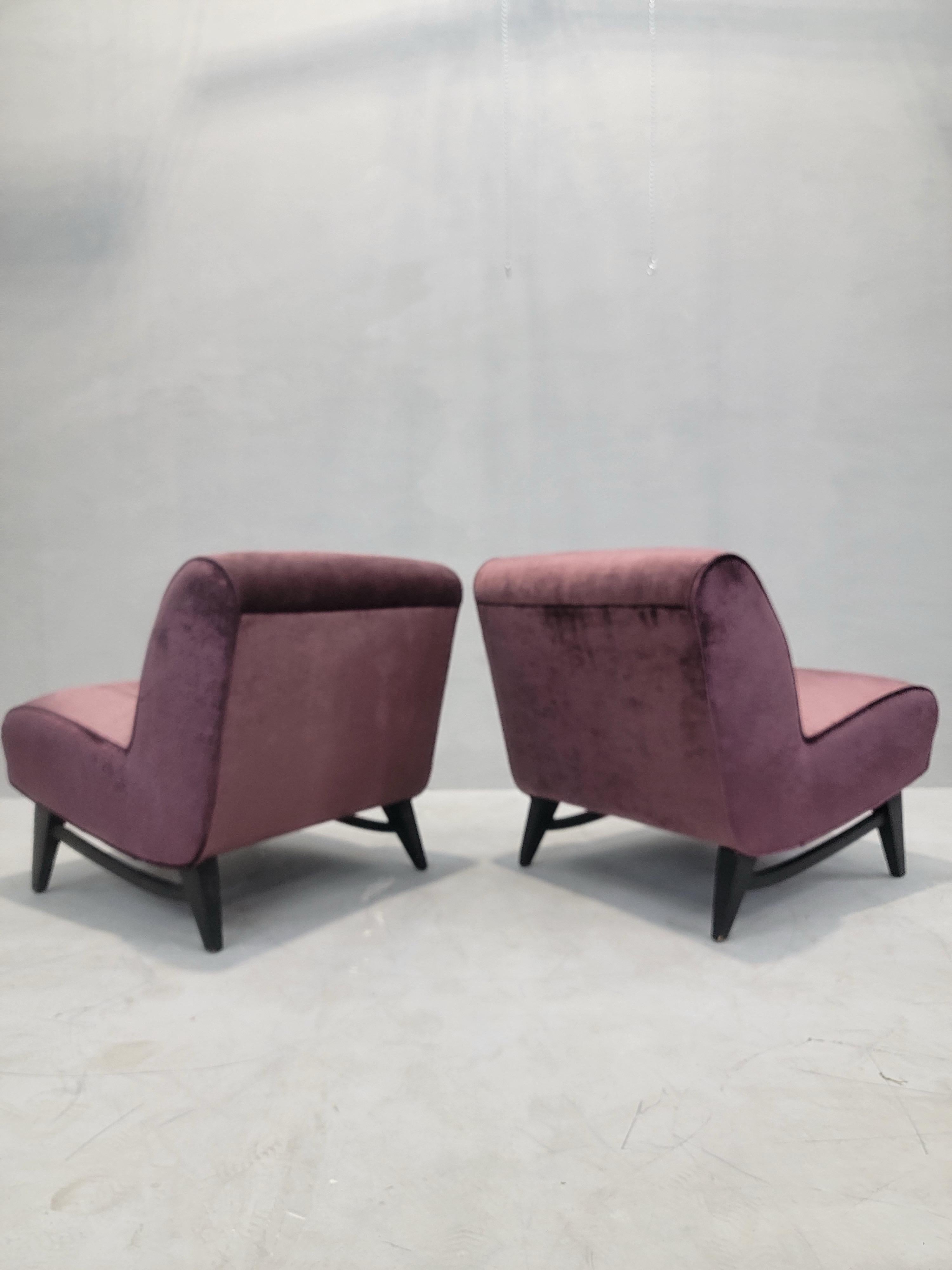 Sillas Slipper Modernas de Mitad de Siglo Recién Tapizadas en Terciopelo - Pareja en Bueno estado para la venta en Chicago, IL