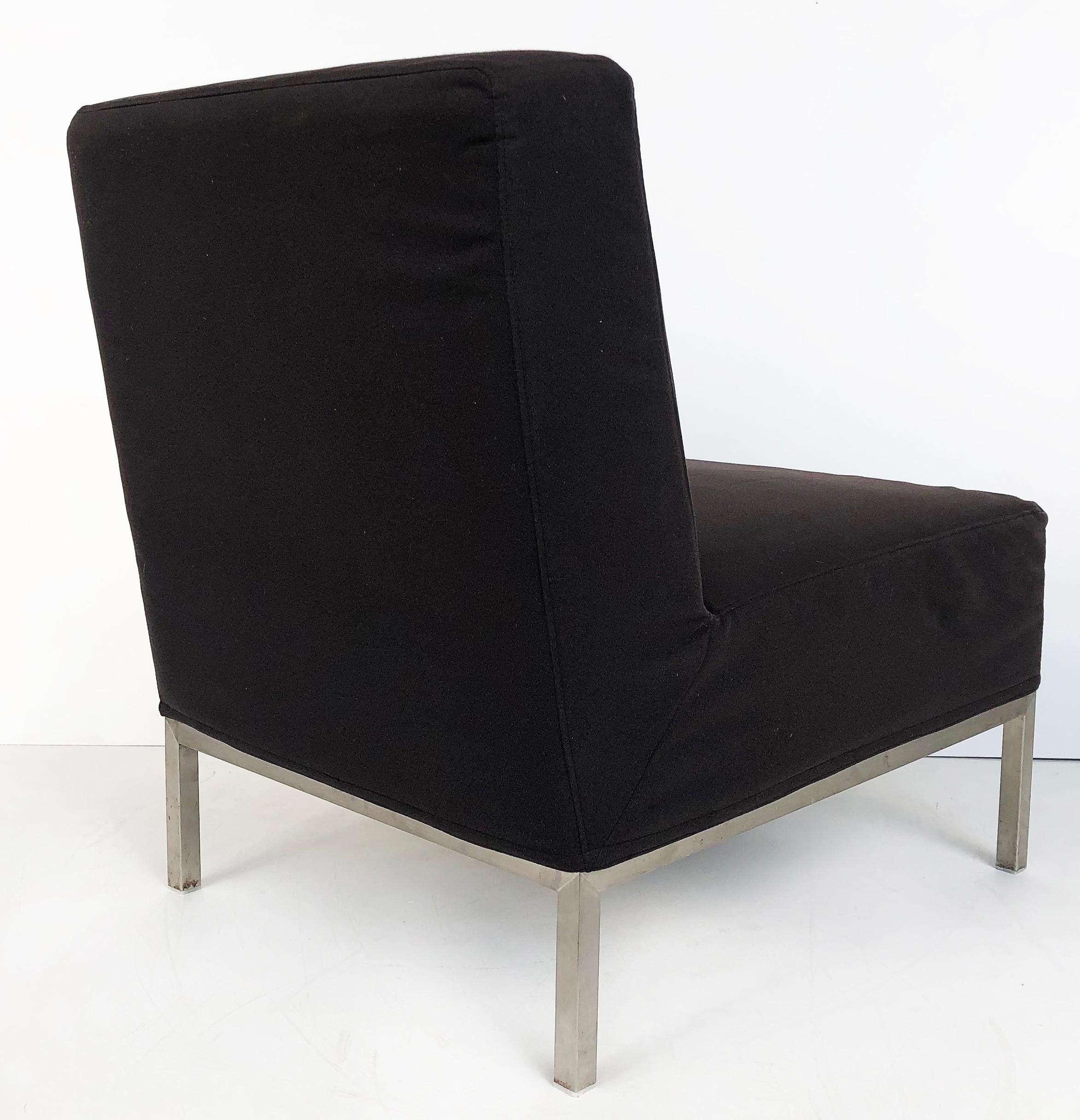 Moderne Sessel ohne Armlehne aus der Mitte des Jahrhunderts auf Edelstahlrahmen, Paar (20. Jahrhundert) im Angebot