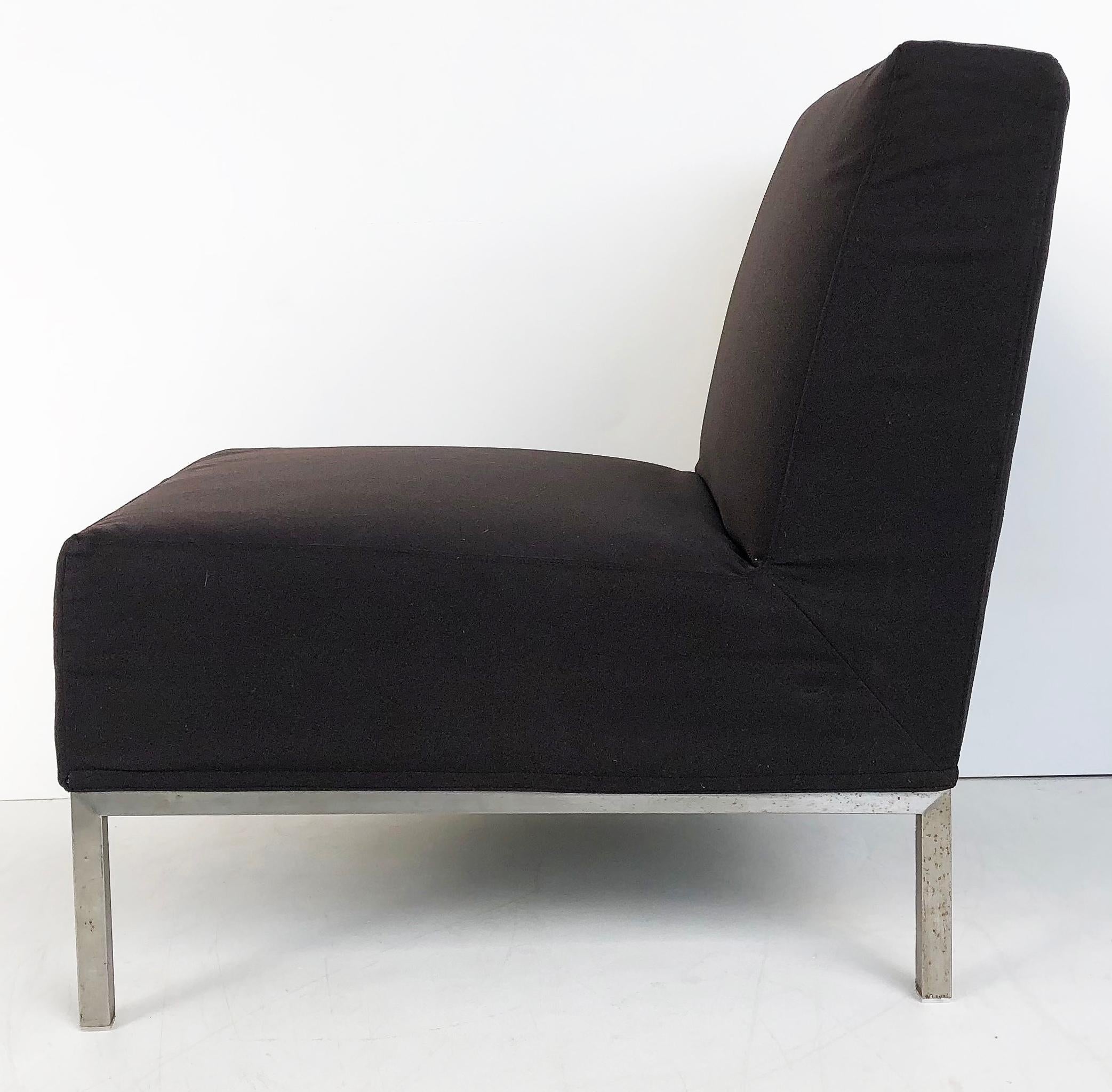 Moderne Sessel ohne Armlehne aus der Mitte des Jahrhunderts auf Edelstahlrahmen, Paar im Angebot 3