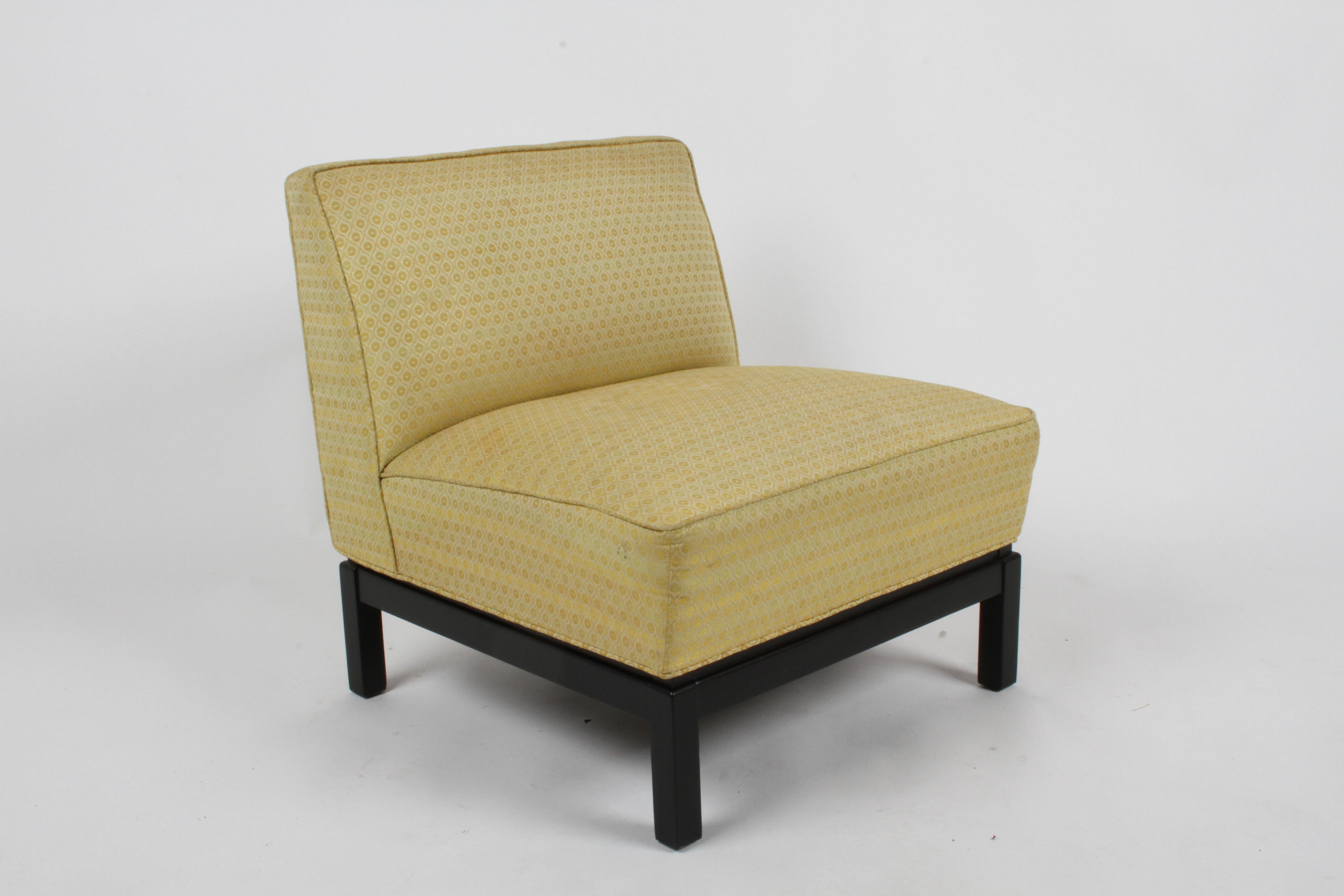 Mid-Century Modern-Sessel ohne Armlehne mit Ebenholzsockeln, bis zu 3 verfügbar (Polster) im Angebot