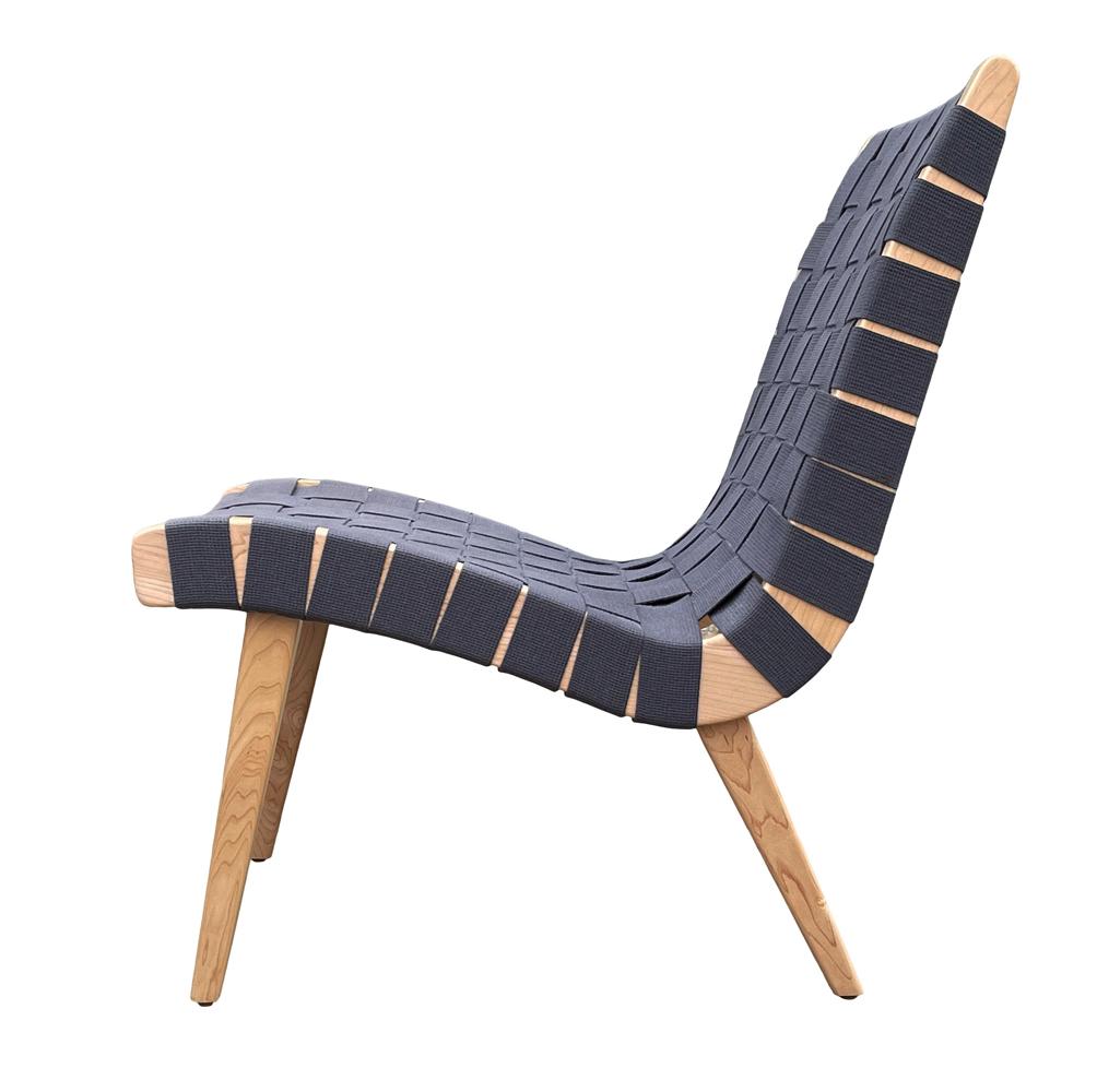 A classic strapped slipper lounge chair designed by Jens Risom and produced by Knoll. The chair features blonde wood framing with dark gray straps. Very clean and ready to use.