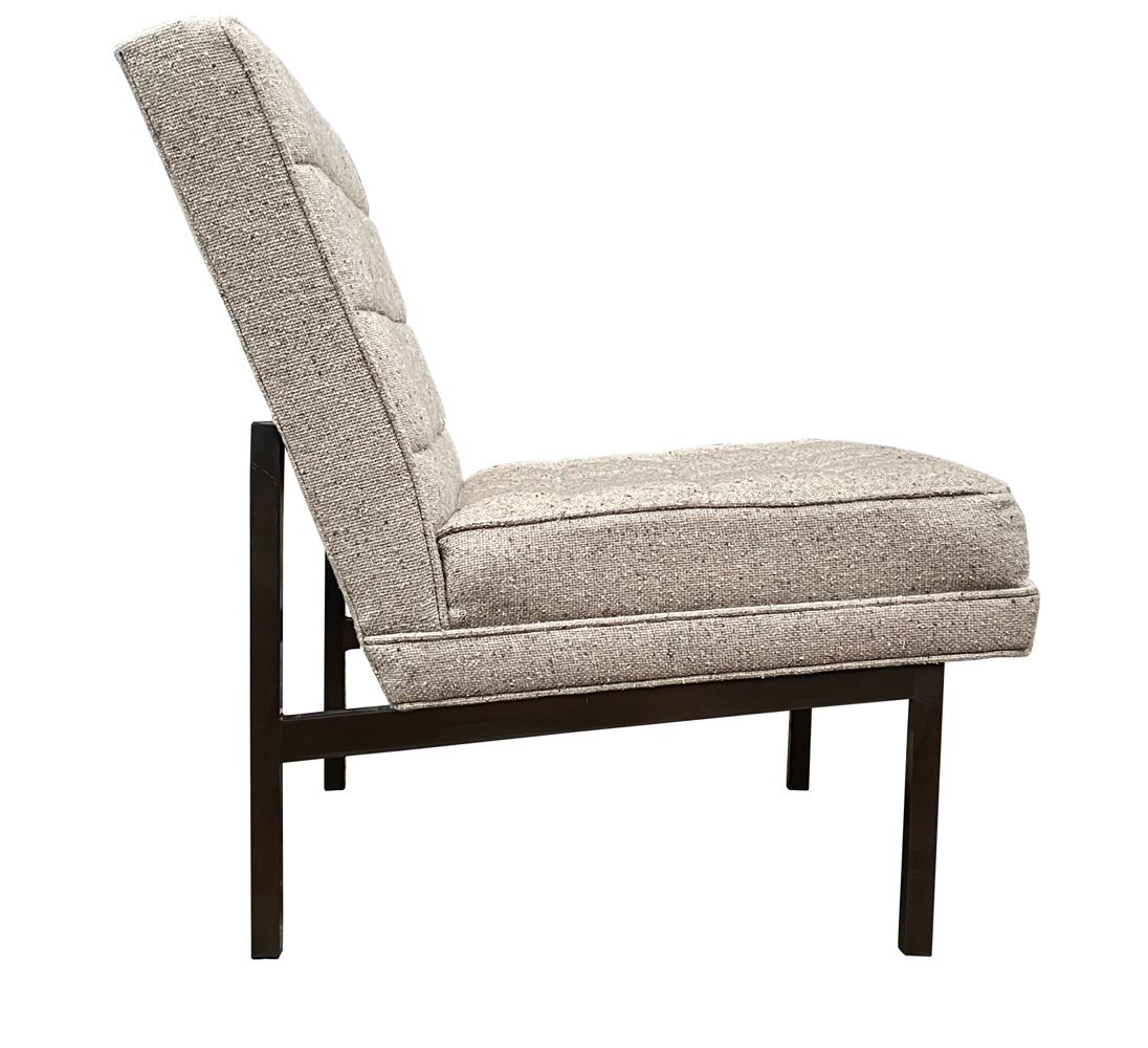 Acier Chaises longues pantoufles modernes du milieu du siècle dernier en tweed gris avec cadres en bronze en vente