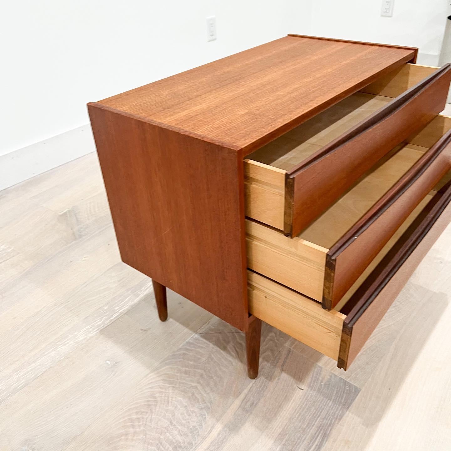 Mid-Century Modern Small Teak 3 Drawer Dresser w/ Sculpted Drawer Pulls 1