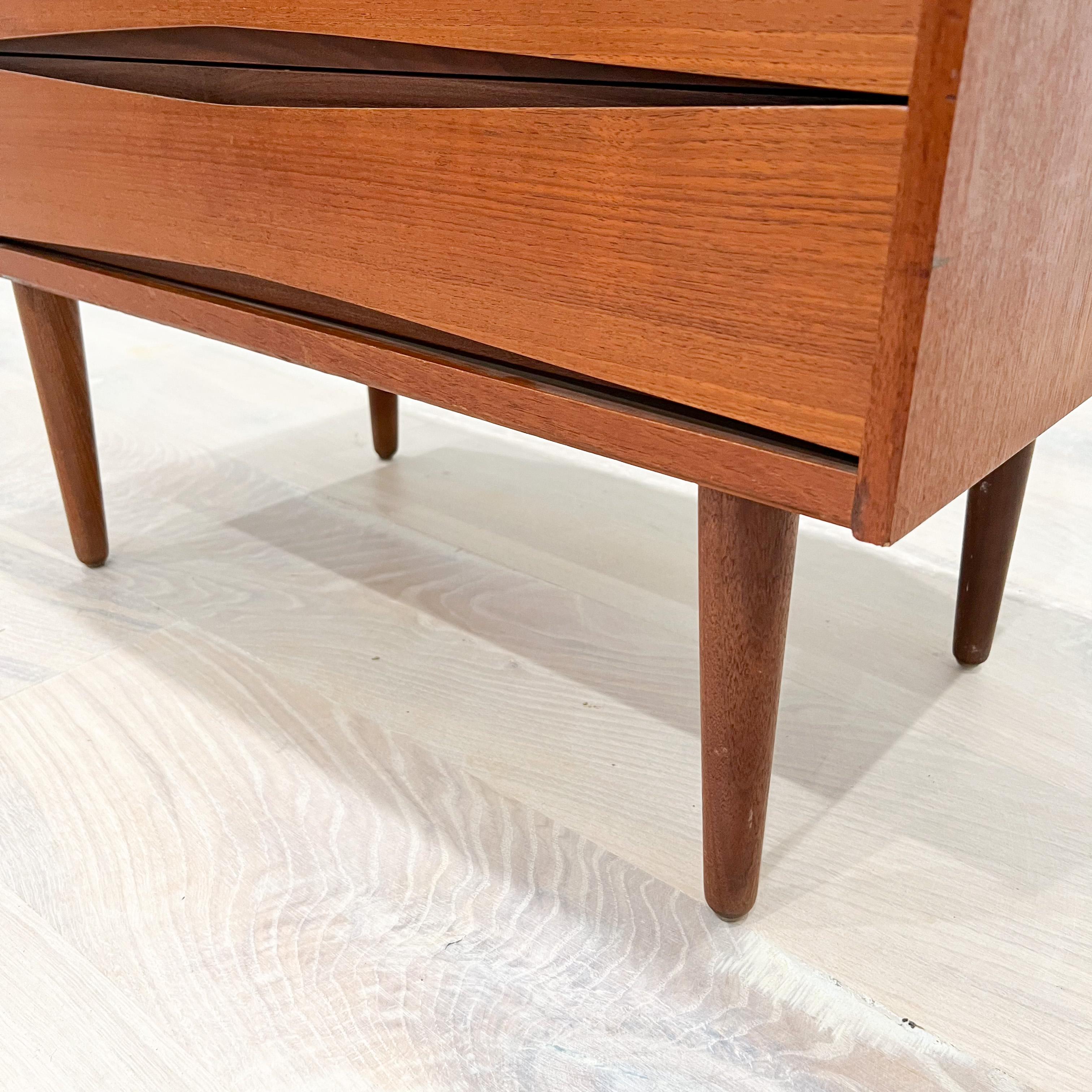 Mid-Century Modern Small Teak 3 Drawer Dresser w/ Sculpted Drawer Pulls 3