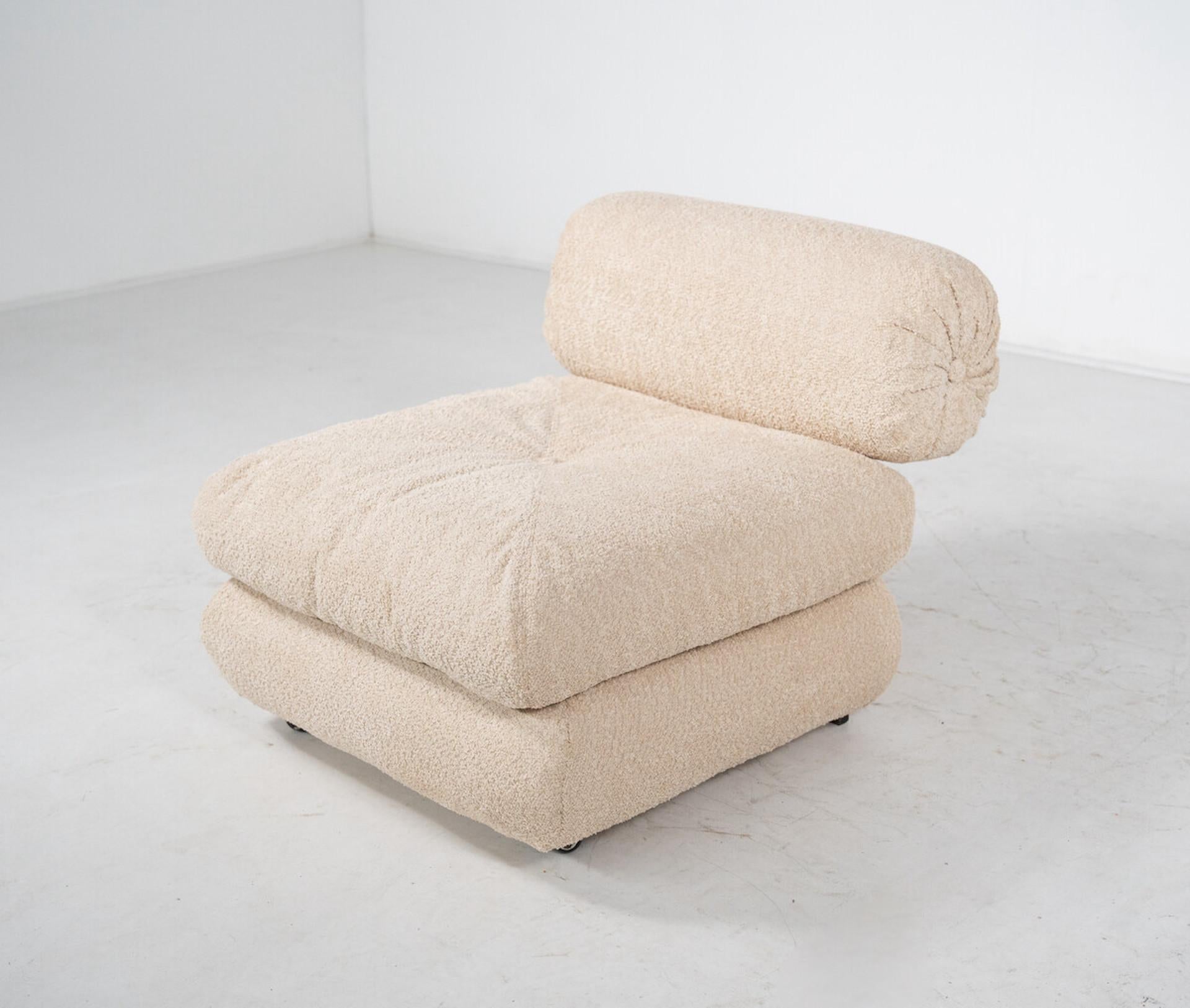 Mid-Century Modern Small Armchair, Italy, 1970s - New Upholstery For Sale 2