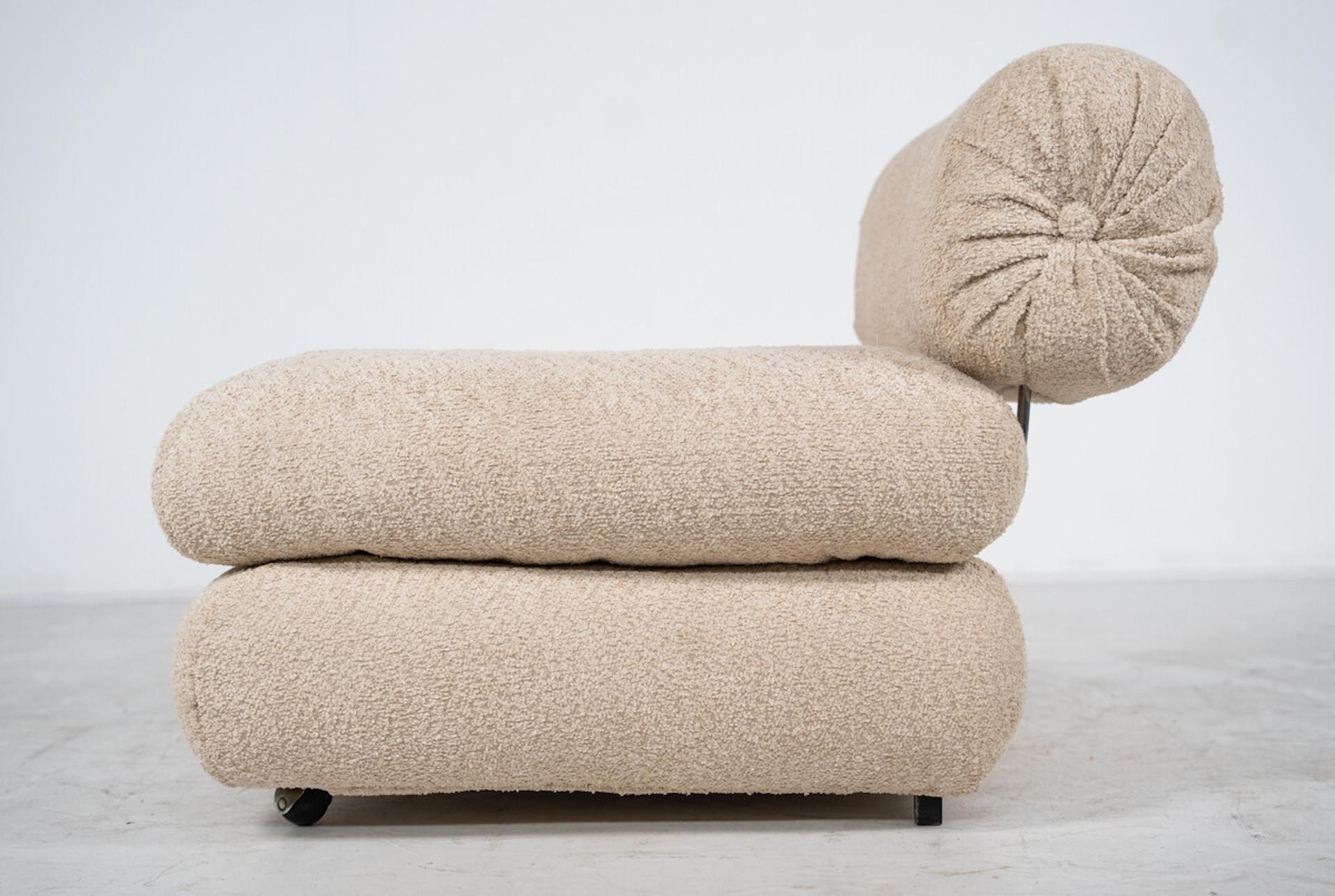 Mid-Century Modern Small Armchair, Italy, 1970s - New Upholstery For Sale 3