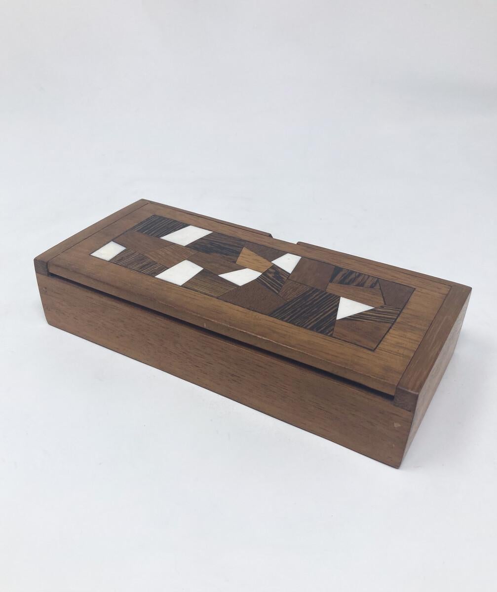 Kleine Mid-Century-Modern-Schachtel mit Intarsien aus Holz und Knochen, 1950er Jahre im Angebot 2
