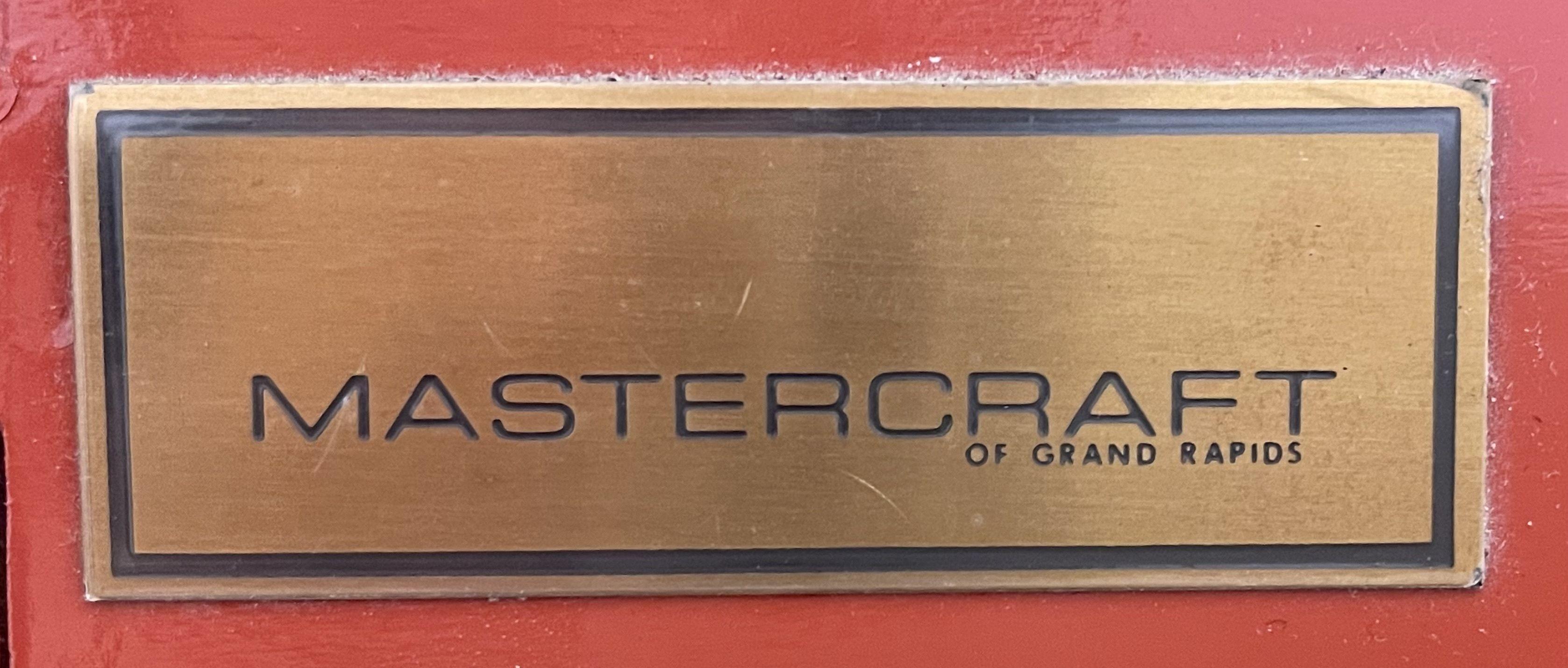 Petit meuble de rangement moderne du milieu du siècle dernier de Mastercraft, laque, laiton, américain, années 1980 en vente 8