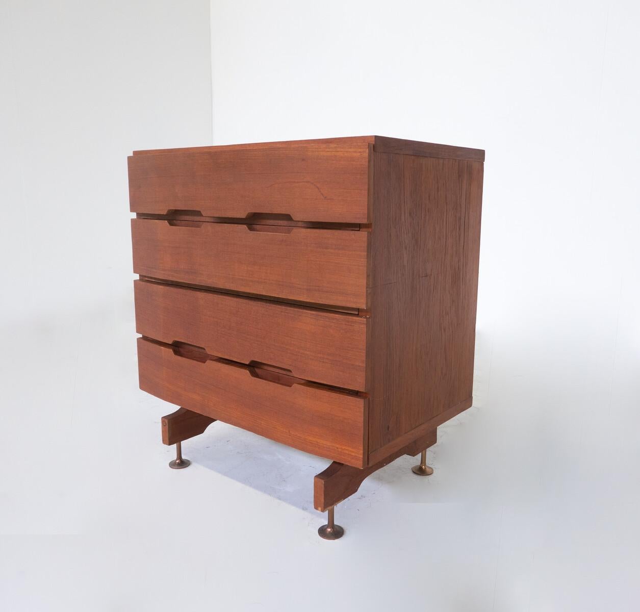 Mid-Century Modern Small Chest of Drawers, Italy, 1960s In Good Condition For Sale In Brussels, BE