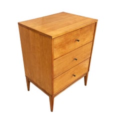 Comò piccolo o comodino alto in stile Mid-Century Modern di Paul McCobb in acero