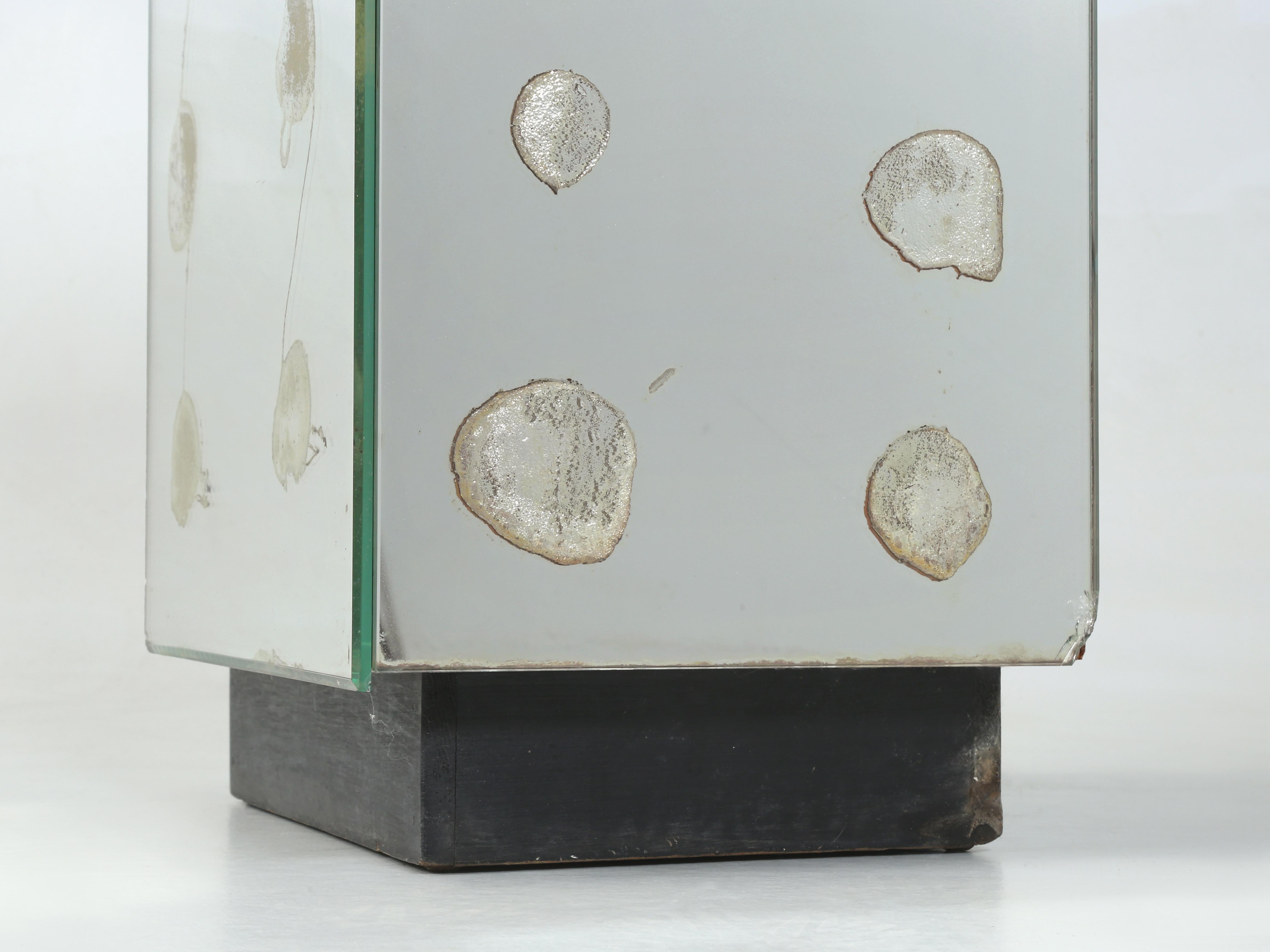 The Moderns Modern Small Mirror Nightstand with Laundry Hamper Wonderful Patina (Petite table de nuit avec miroir et panier à linge) en vente 5