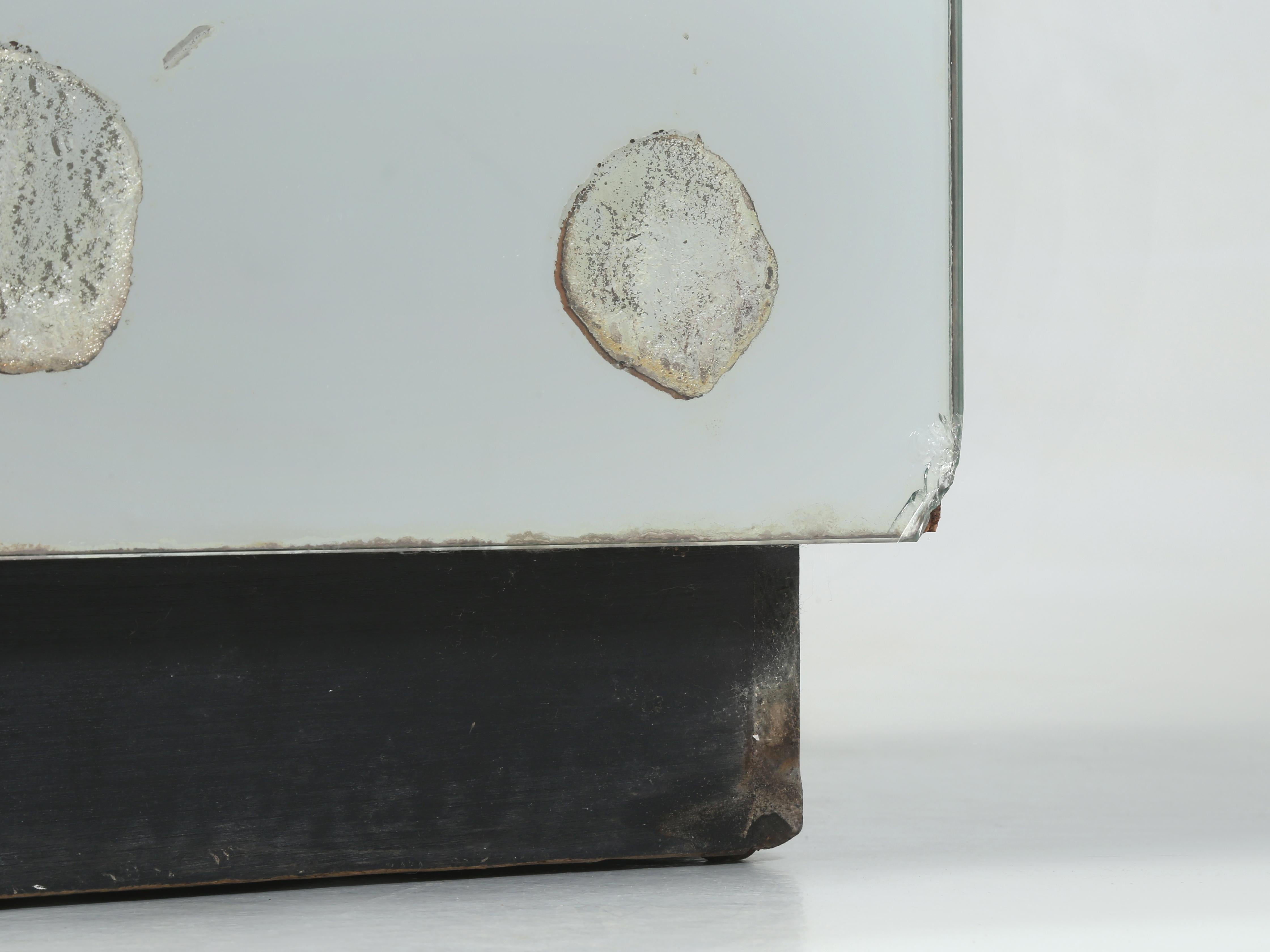The Moderns Modern Small Mirror Nightstand with Laundry Hamper Wonderful Patina (Petite table de nuit avec miroir et panier à linge) en vente 6