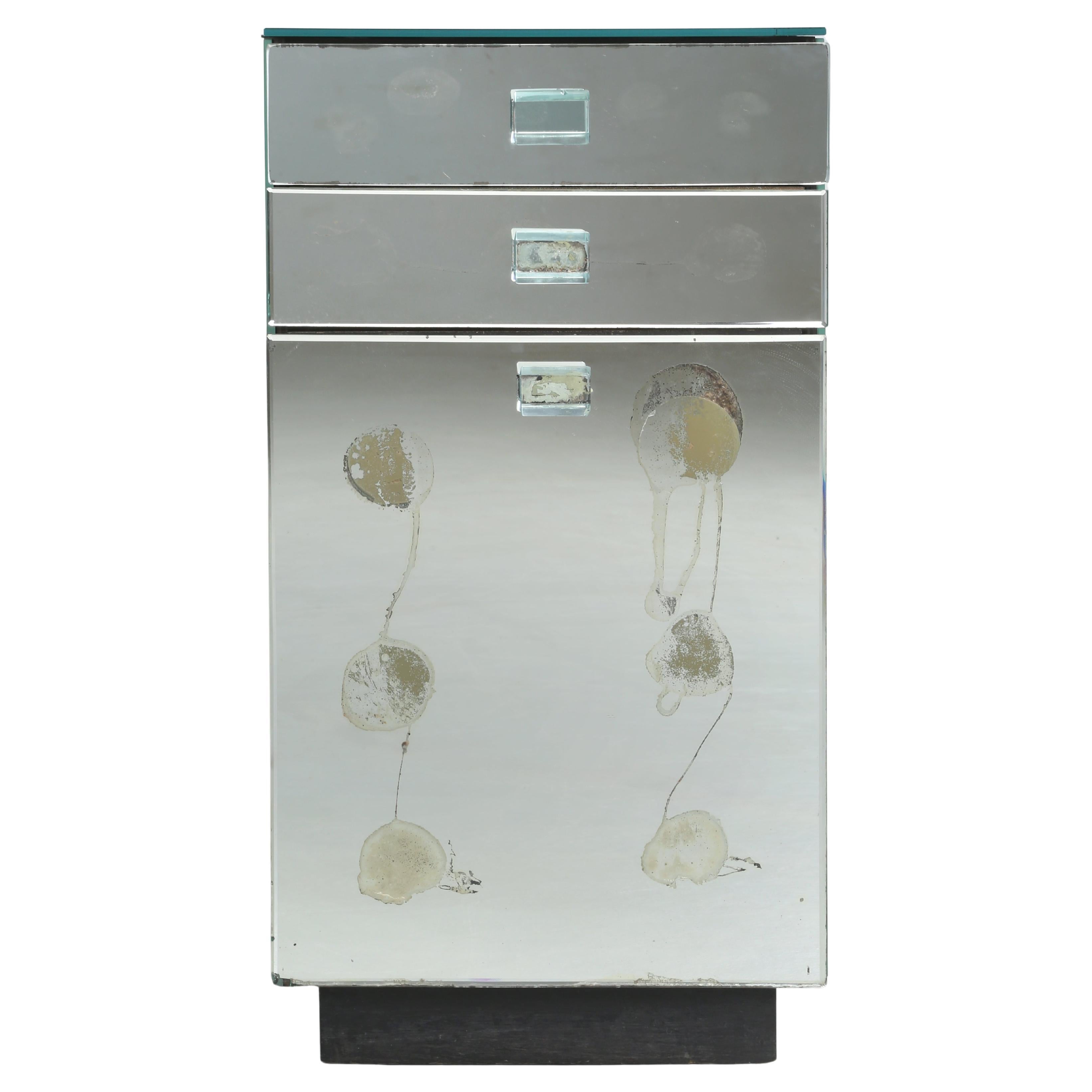 The Moderns Modern Small Mirror Nightstand with Laundry Hamper Wonderful Patina (Petite table de nuit avec miroir et panier à linge) en vente