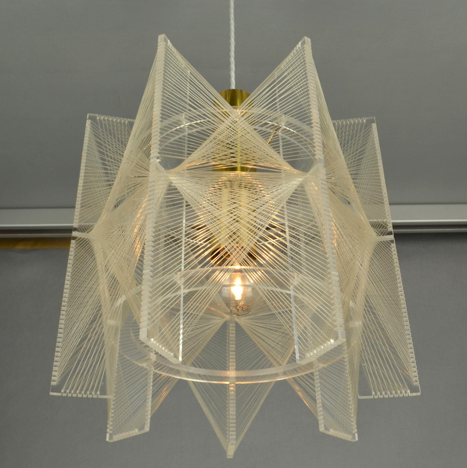Mid Century Modern small Pendant Lamp in Clear Lucite, Wire and Brass For Sale 5