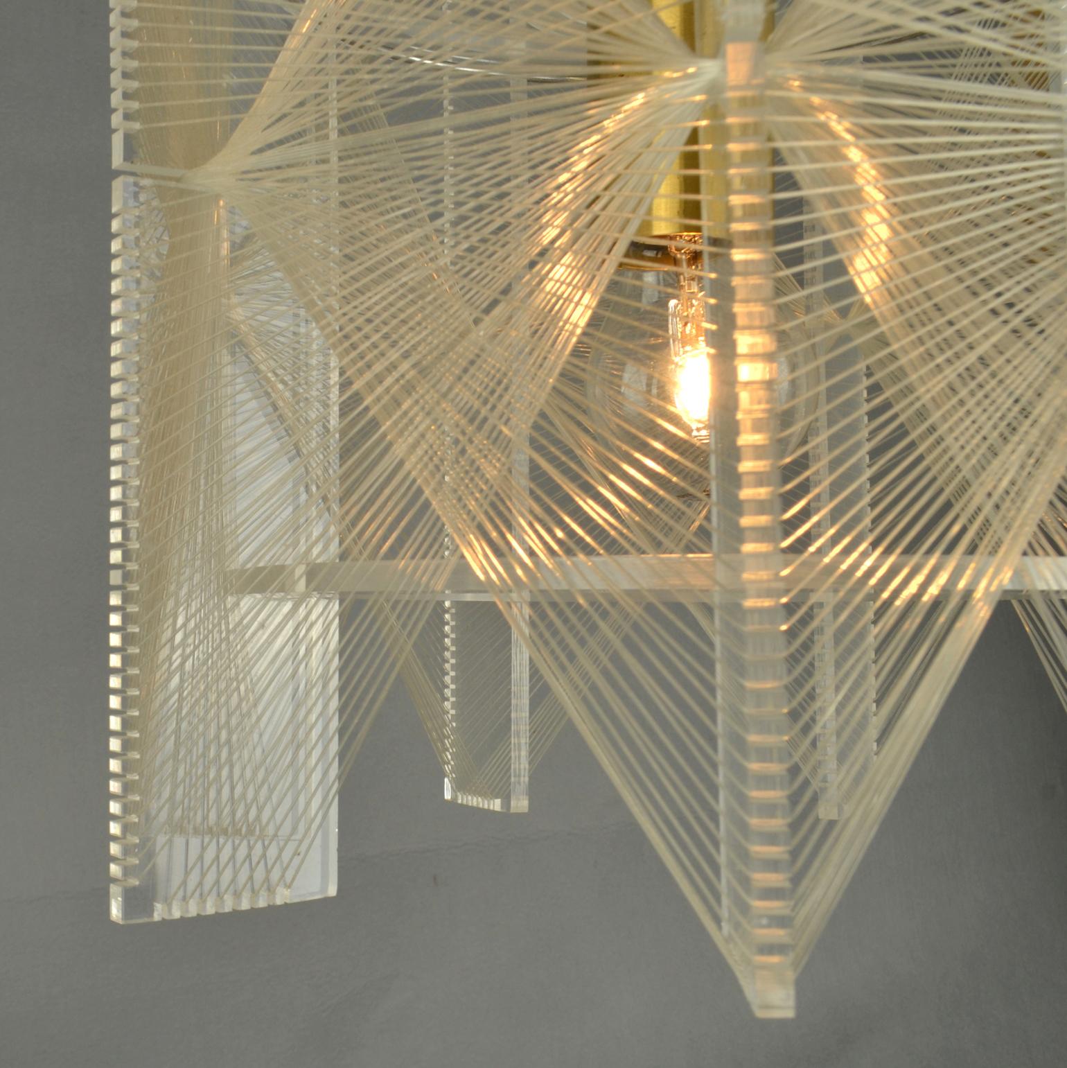 Mid Century Modern small Pendant Lamp in Clear Lucite, Wire and Brass For Sale 11