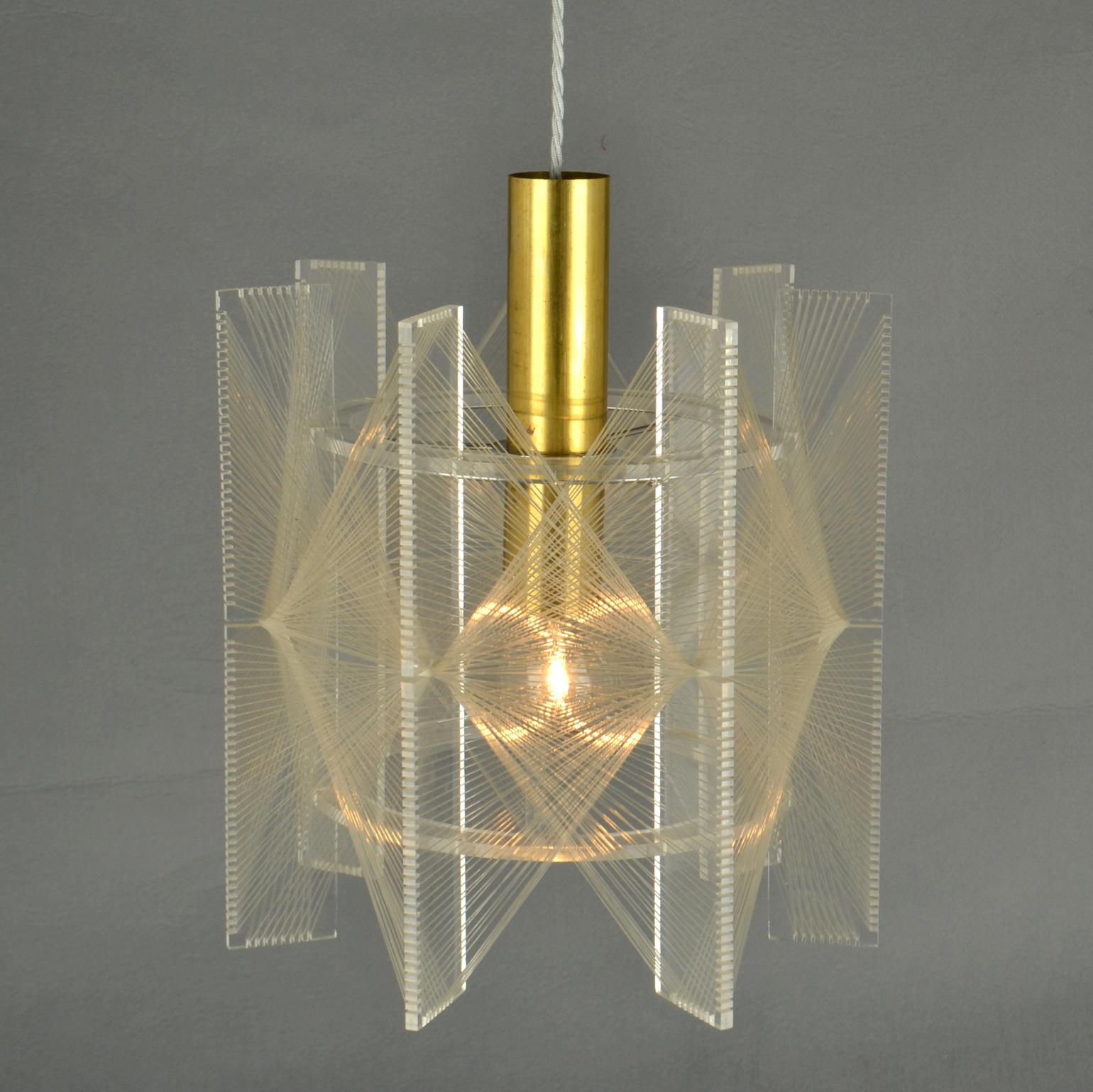 Late 20th Century Mid Century Modern small Pendant Lamp in Clear Lucite, Wire and Brass For Sale