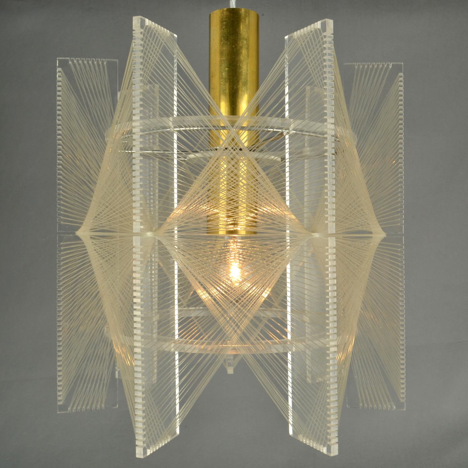 Mid Century Modern small Pendant Lamp in Clear Lucite, Wire and Brass For Sale 2