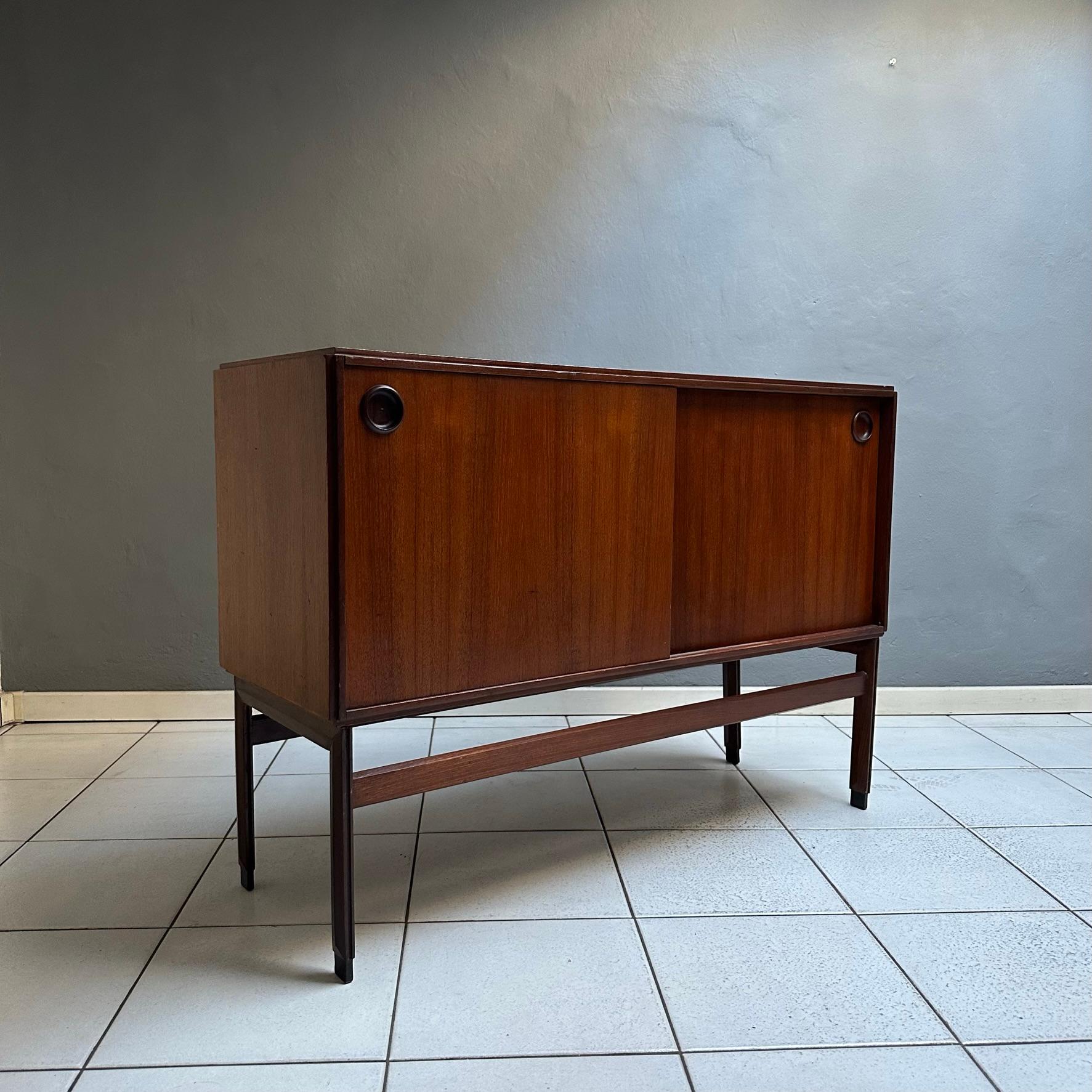 Mid-Century Modern Small Sideboard from the 1960s, Italian manufacturing in teak In Good Condition For Sale In Milan, IT
