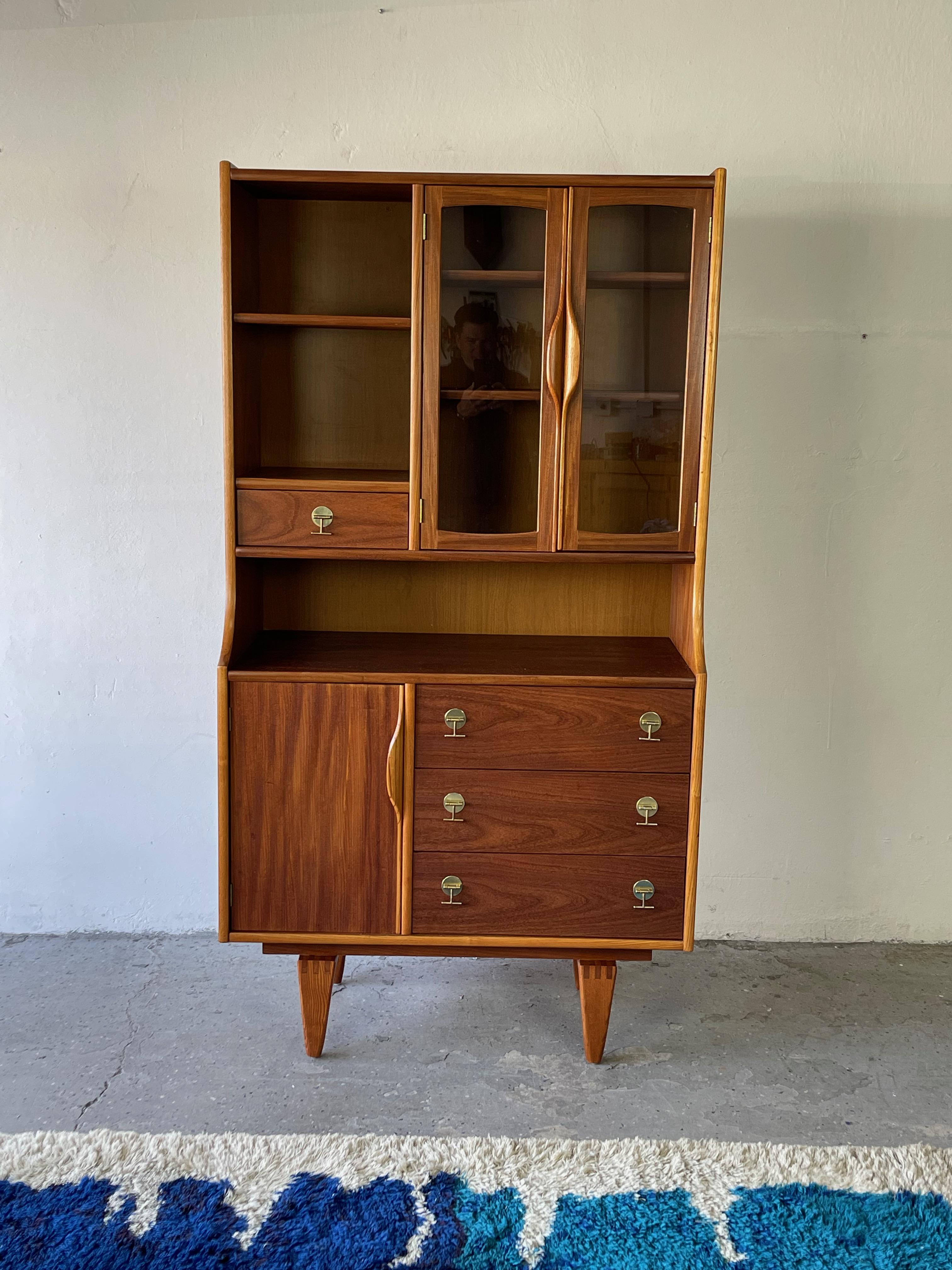 Mid-Century Modern Small Stanley China Hutch 1