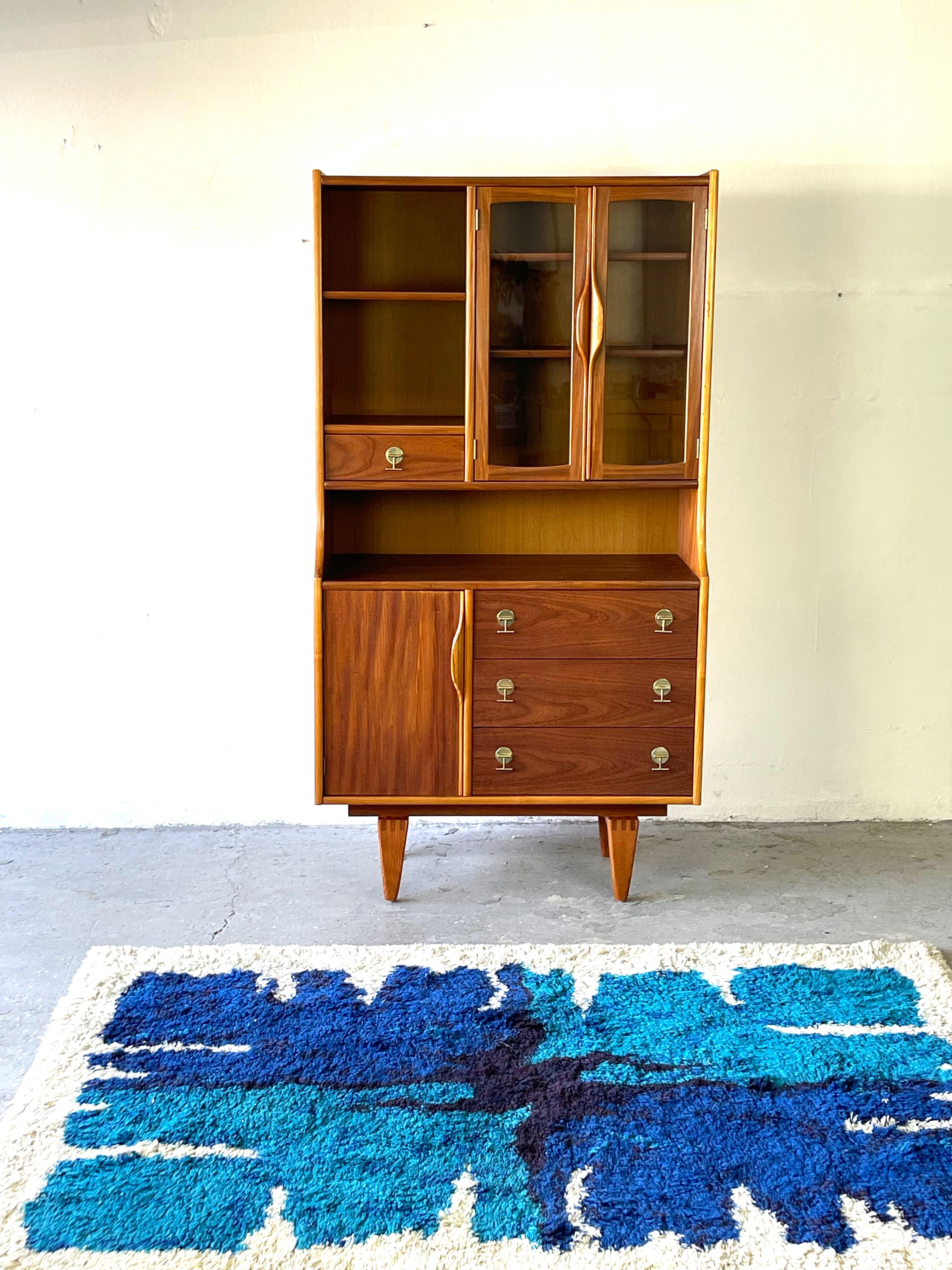 Mid-Century Modern Small Stanley China Hutch 4