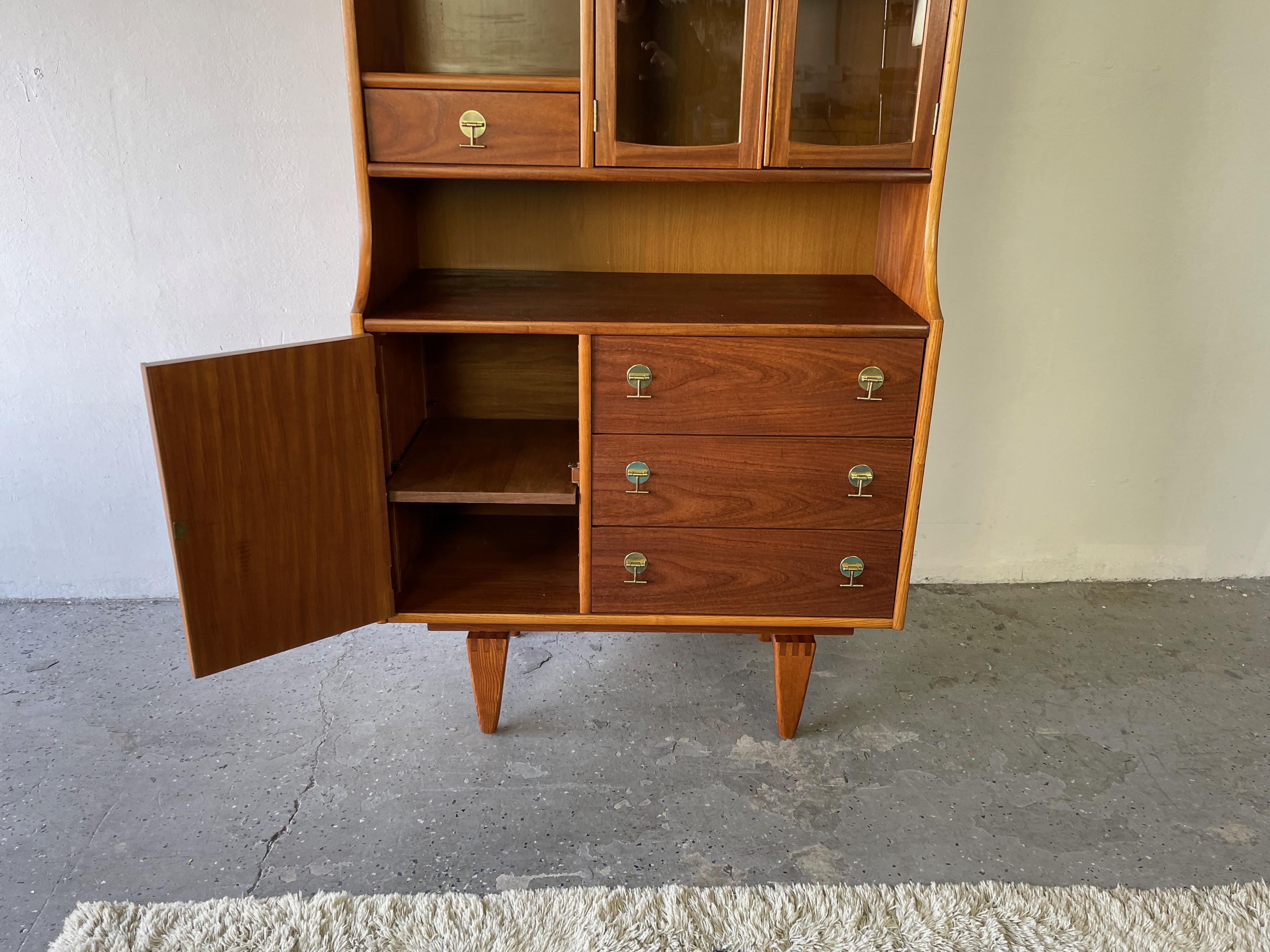 Mid-Century Modern Small Stanley China Hutch 8