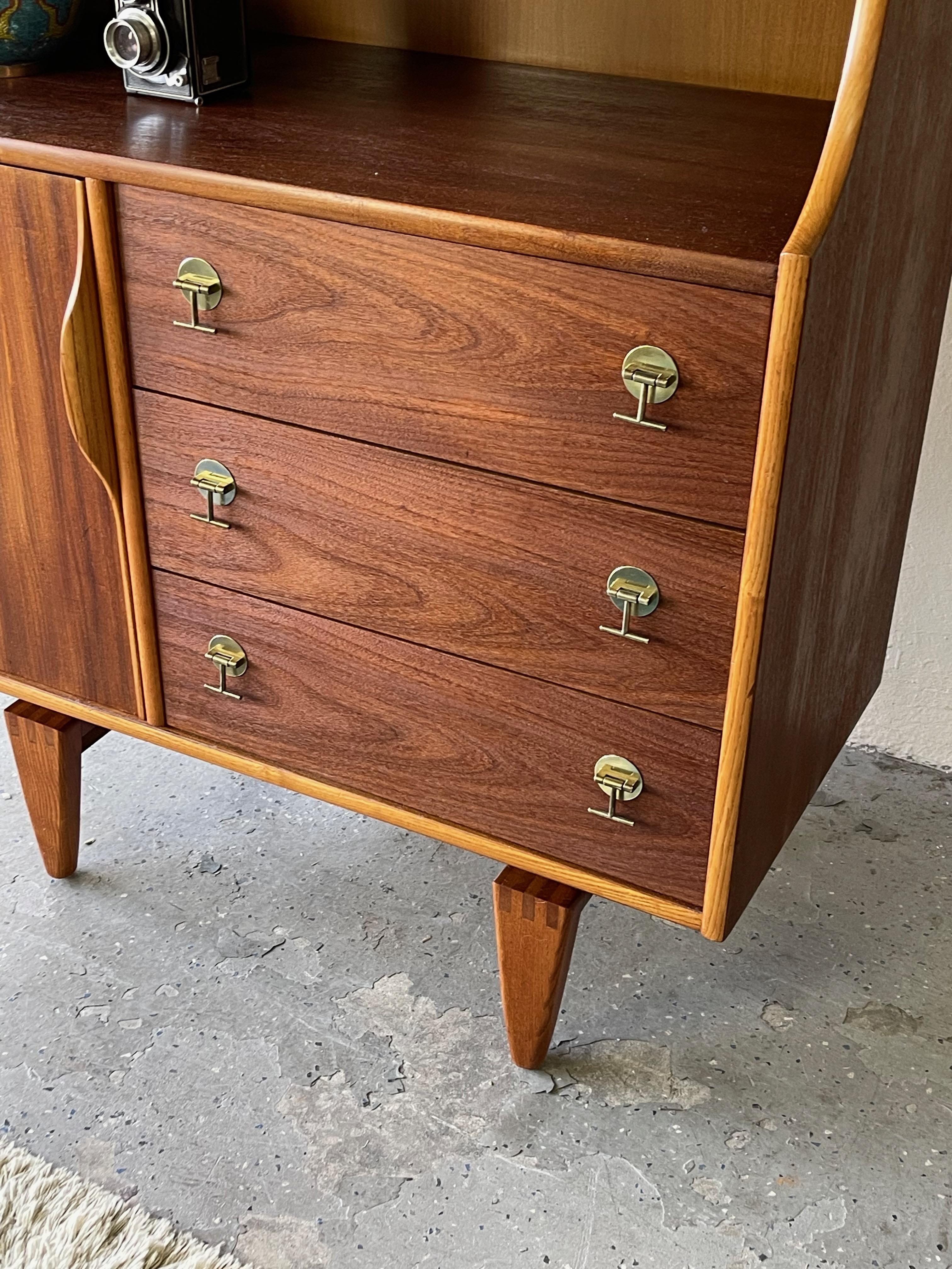 Mid-20th Century Mid-Century Modern Small Stanley China Hutch
