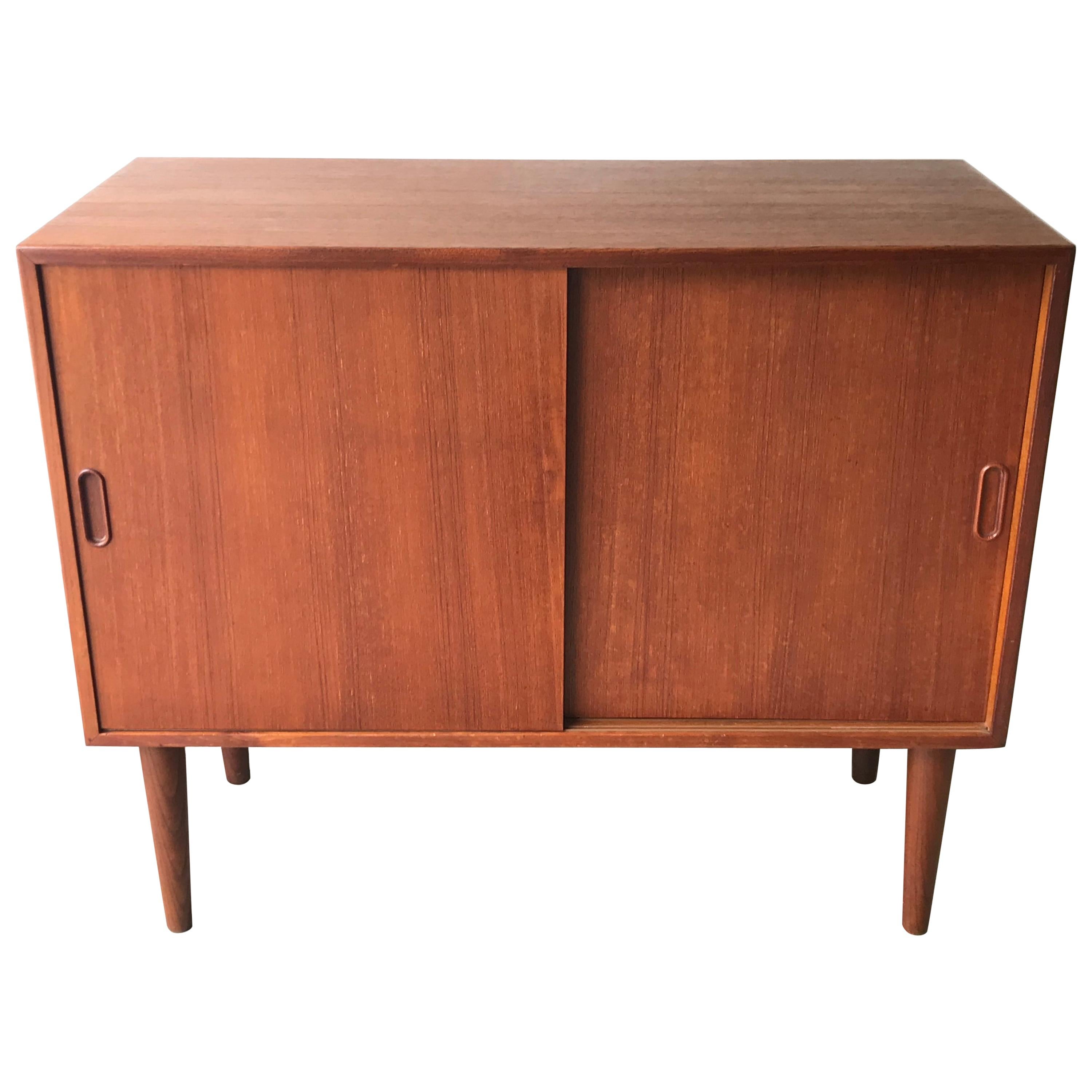 Meuble de rangement ou petite crédence en teck mi-siècle moderne, Danemark, années 1960 en vente