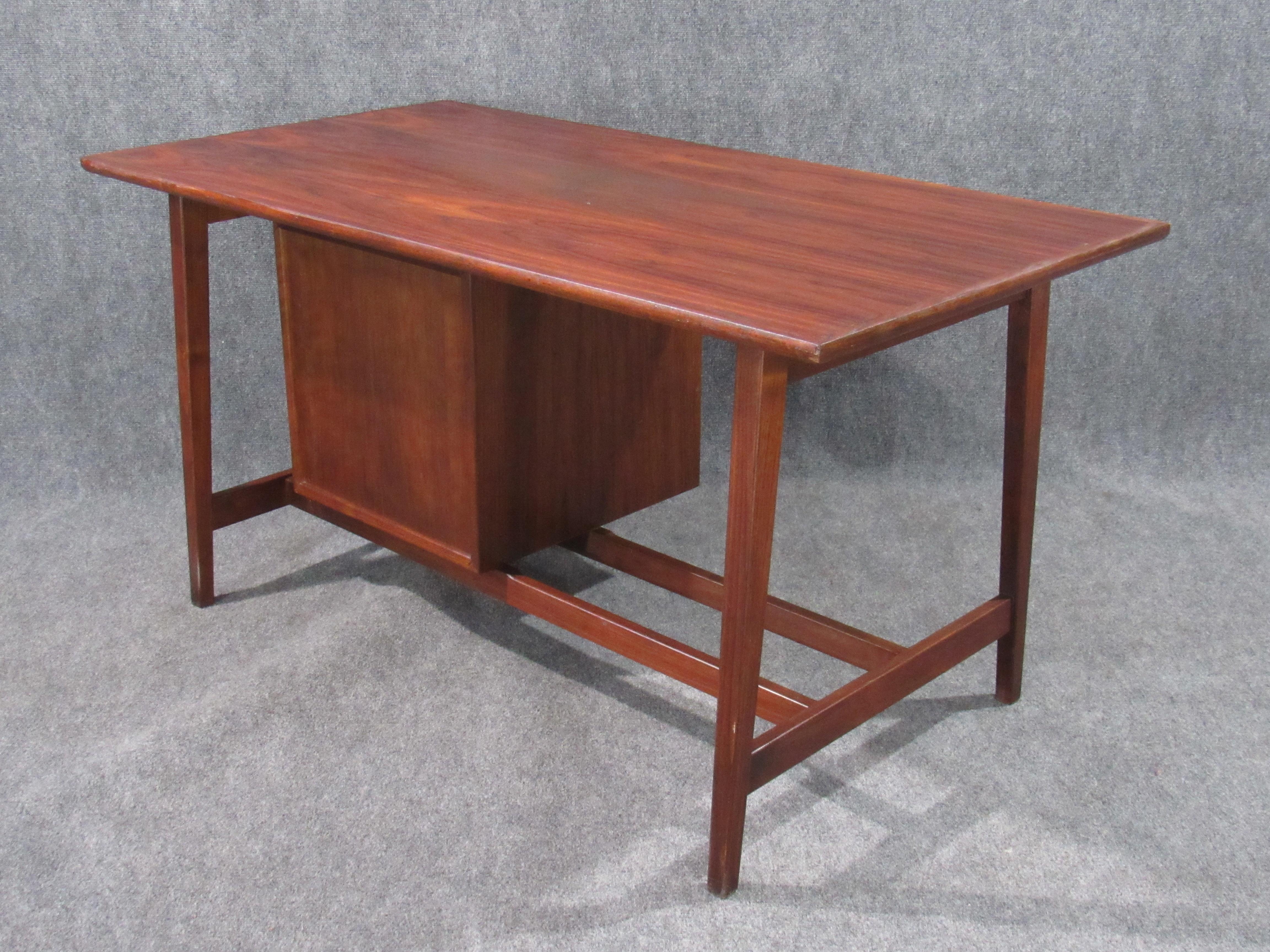 Mid-Century Modern Small Walnut Desk with Round Pulls For Sale 2