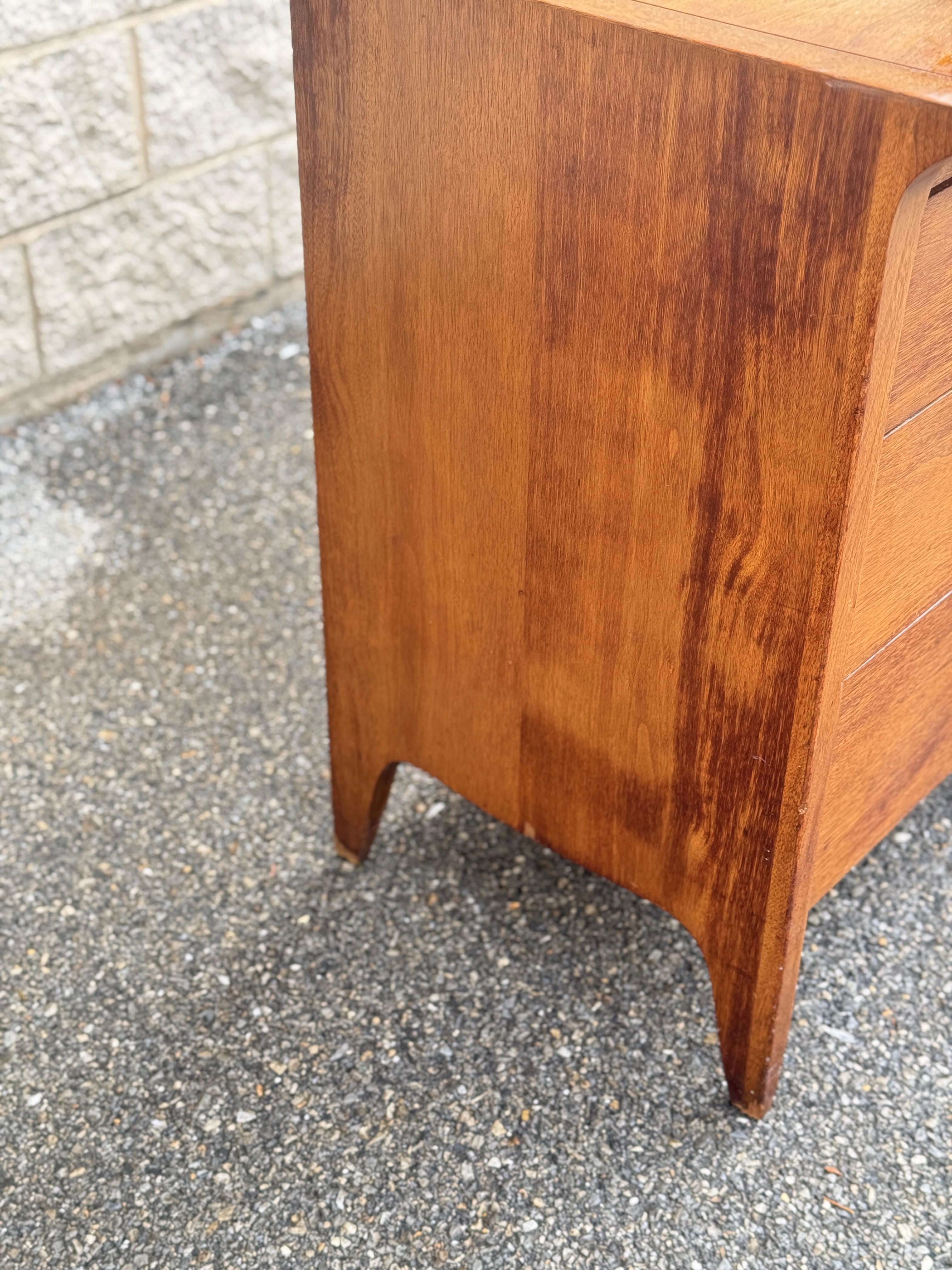 Mid-Century Modern Small Walnut Dresser by Drexel In Good Condition For Sale In Elkton, MD
