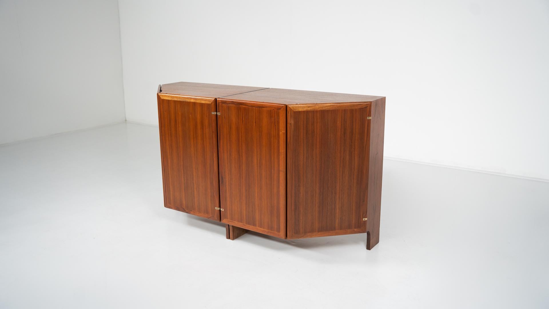 Aparador pequeño de madera moderno de mediados de siglo de Franco Albini, Italia, años 50 en venta 5