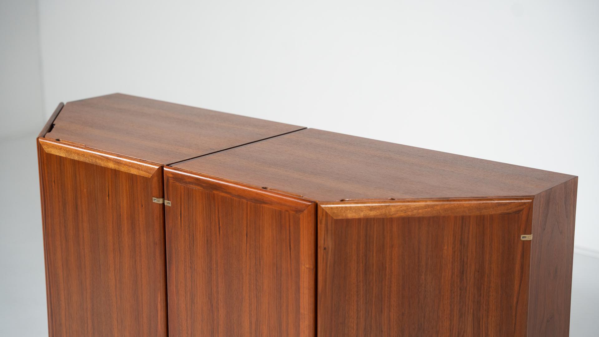 Aparador pequeño de madera moderno de mediados de siglo de Franco Albini, Italia, años 50 en venta 6