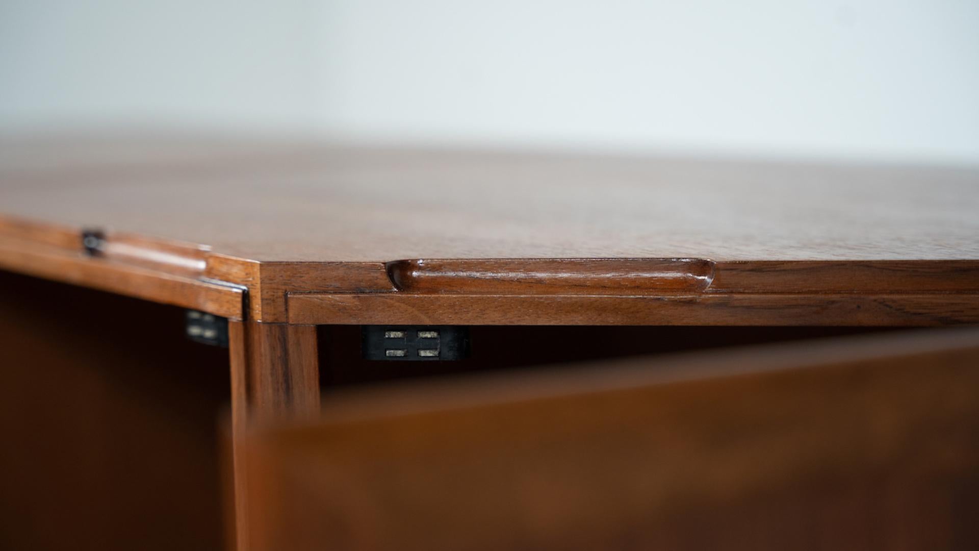 Aparador pequeño de madera moderno de mediados de siglo de Franco Albini, Italia, años 50 en venta 12