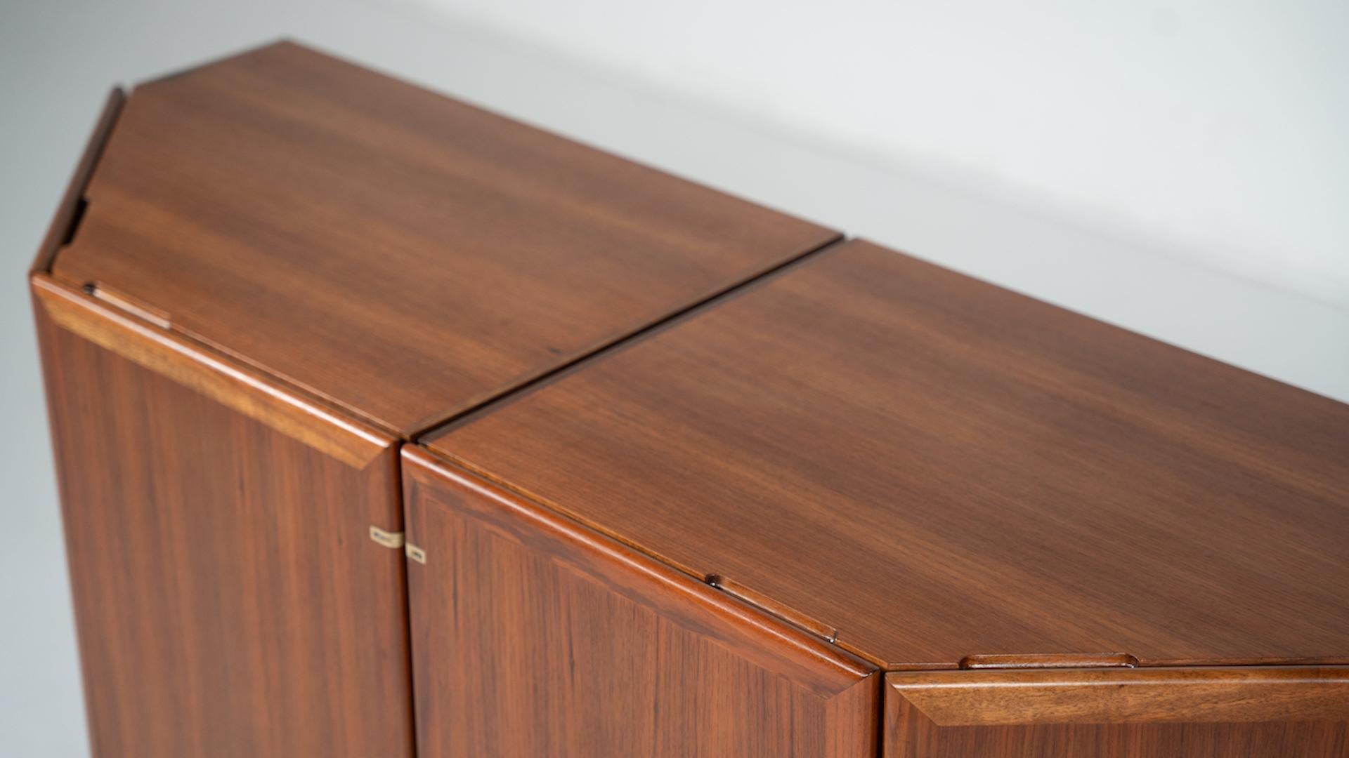 Aparador pequeño de madera moderno de mediados de siglo de Franco Albini, Italia, años 50 Madera en venta