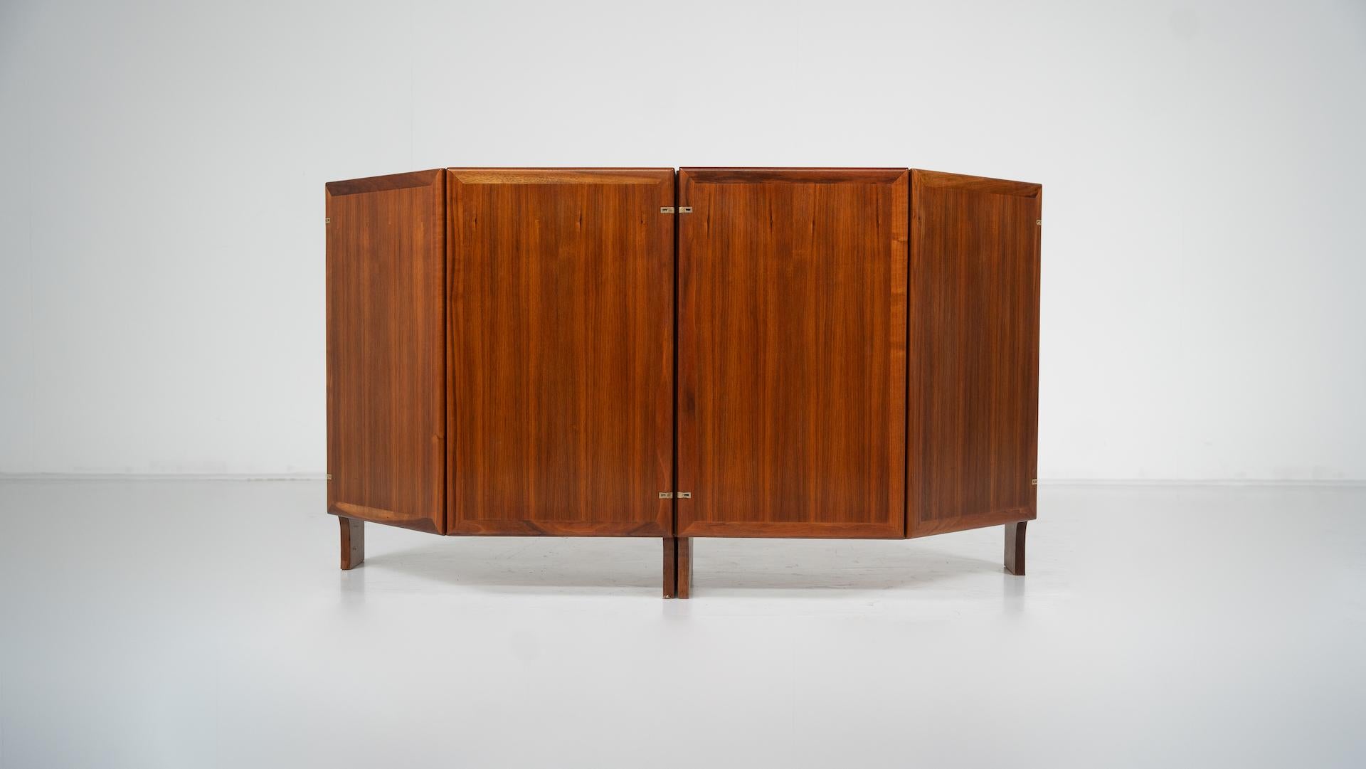 Aparador pequeño de madera moderno de mediados de siglo de Franco Albini, Italia, años 50 en venta 3