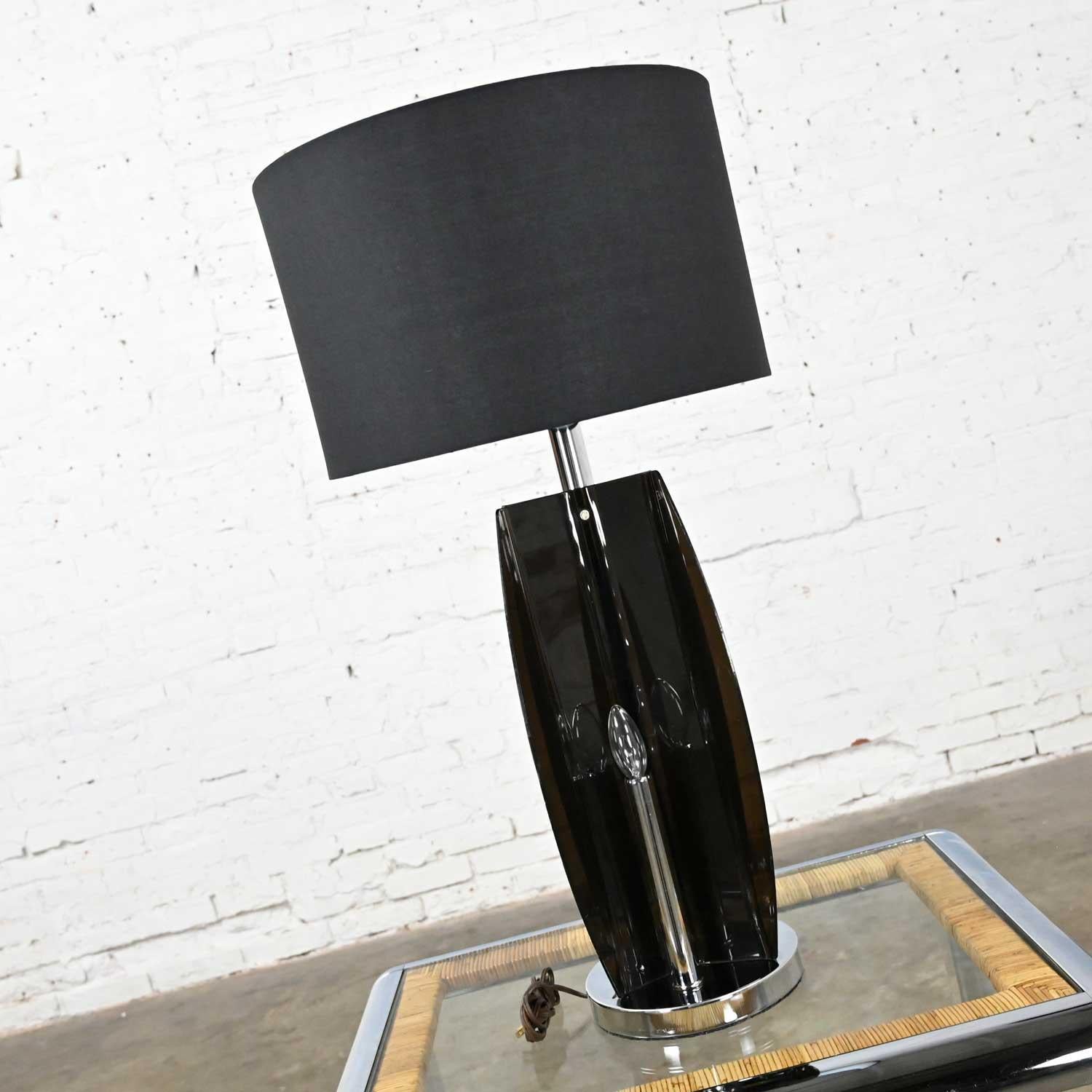 Mid-Century Modern Smoke Gray/Grey Lucite Chrome Table Lamp New Black Drum Shade In Good Condition For Sale In Topeka, KS
